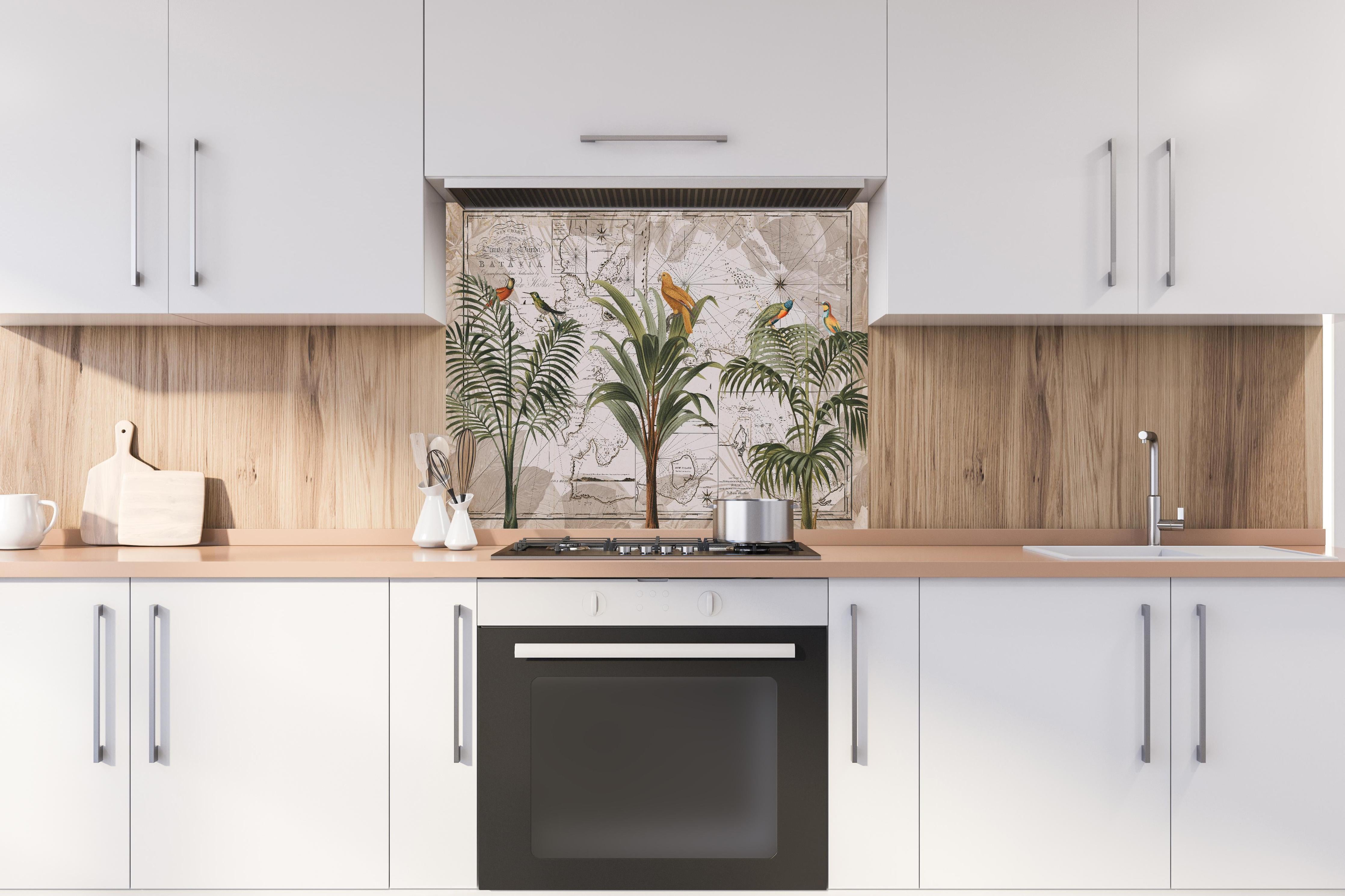 Spritzschutz - Weltkarte - Indonesien hinter einem Cerankochfeld zwischen Holz-Kochutensilien
