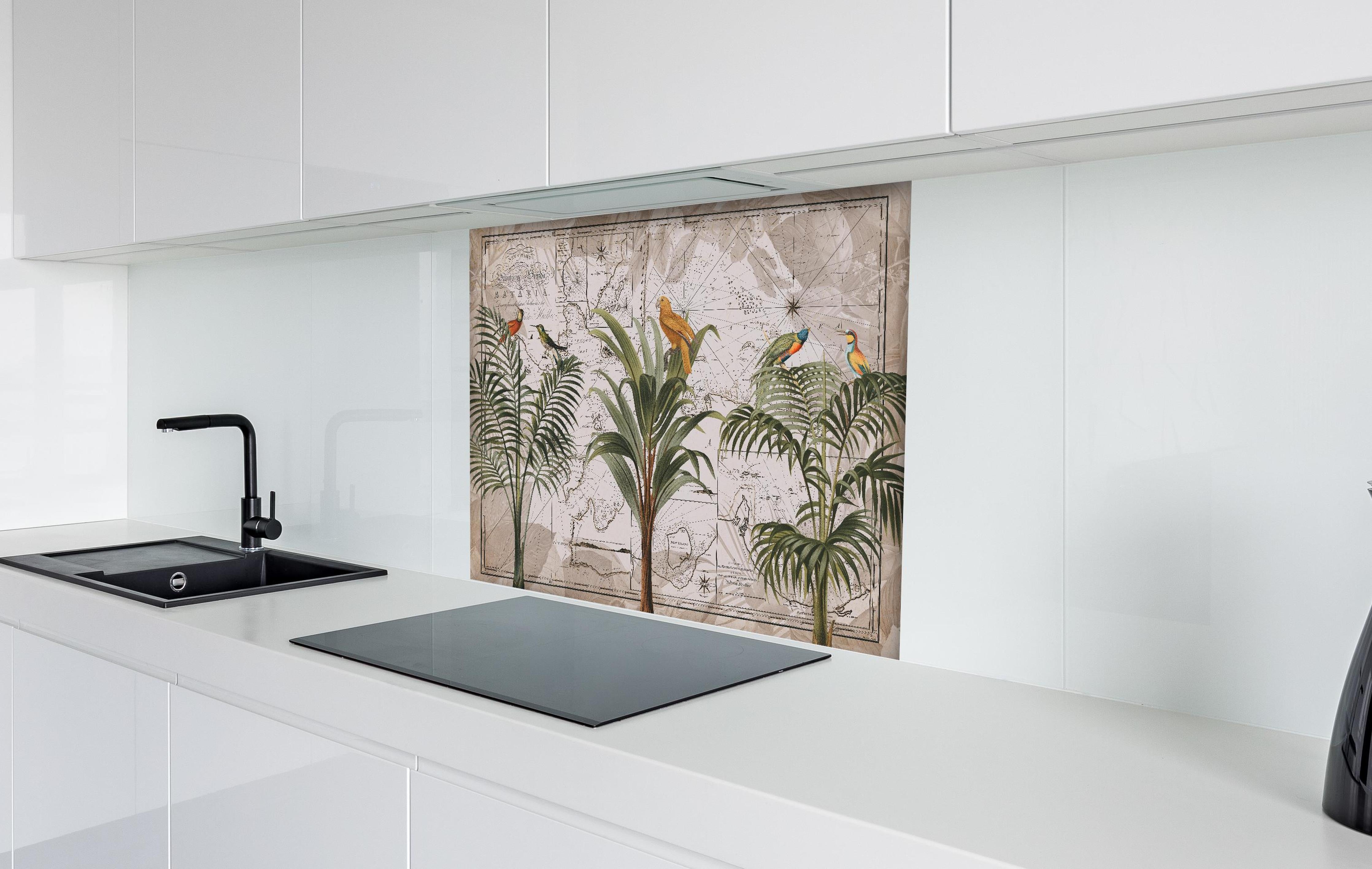 Spritzschutz - Weltkarte - Indonesien hinter einem Cerankochfeld zwischen Holz-Kochutensilien
