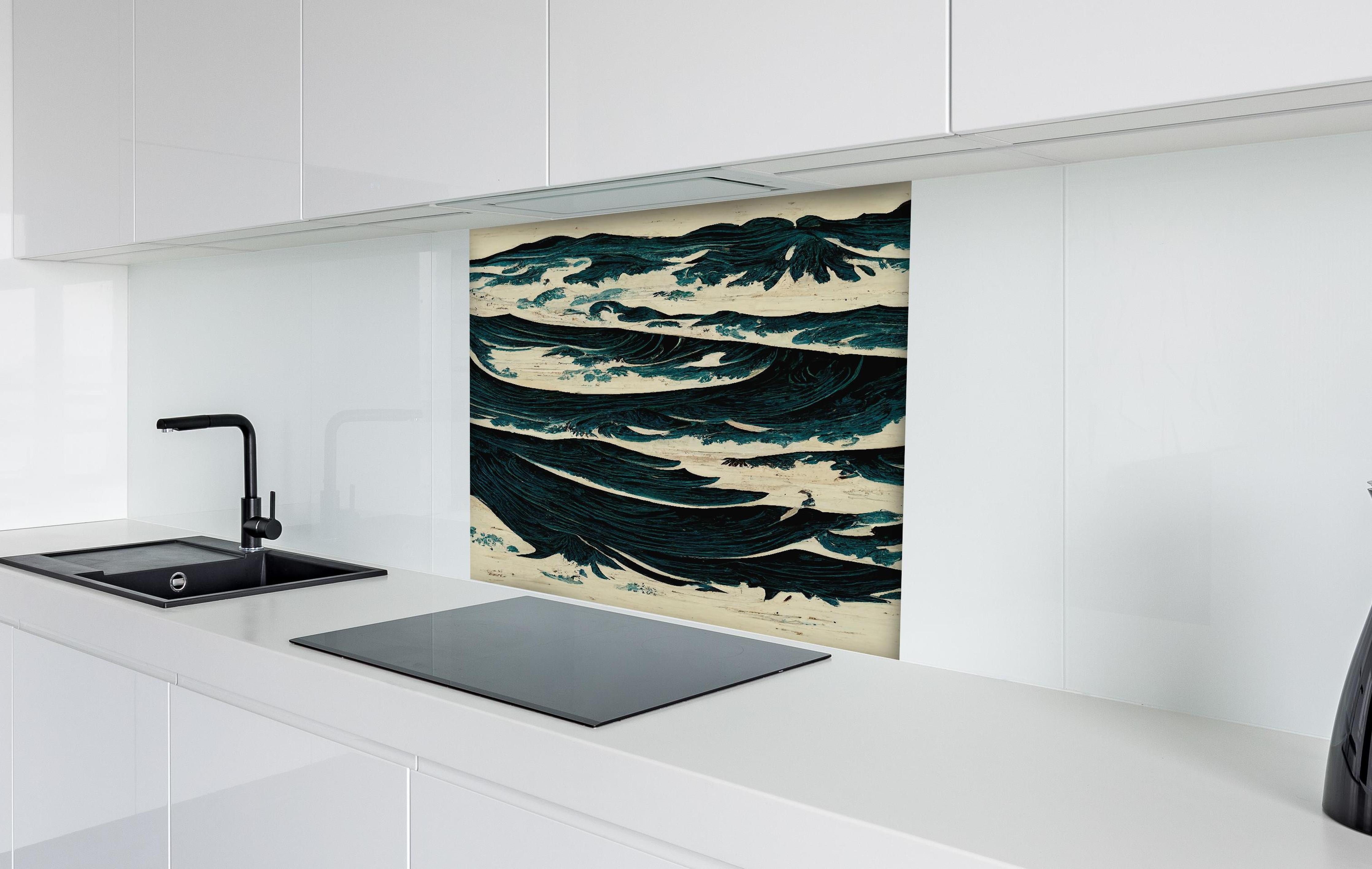Spritzschutz - Wilde Wellen - Gemälde hinter einem Cerankochfeld zwischen Holz-Kochutensilien
