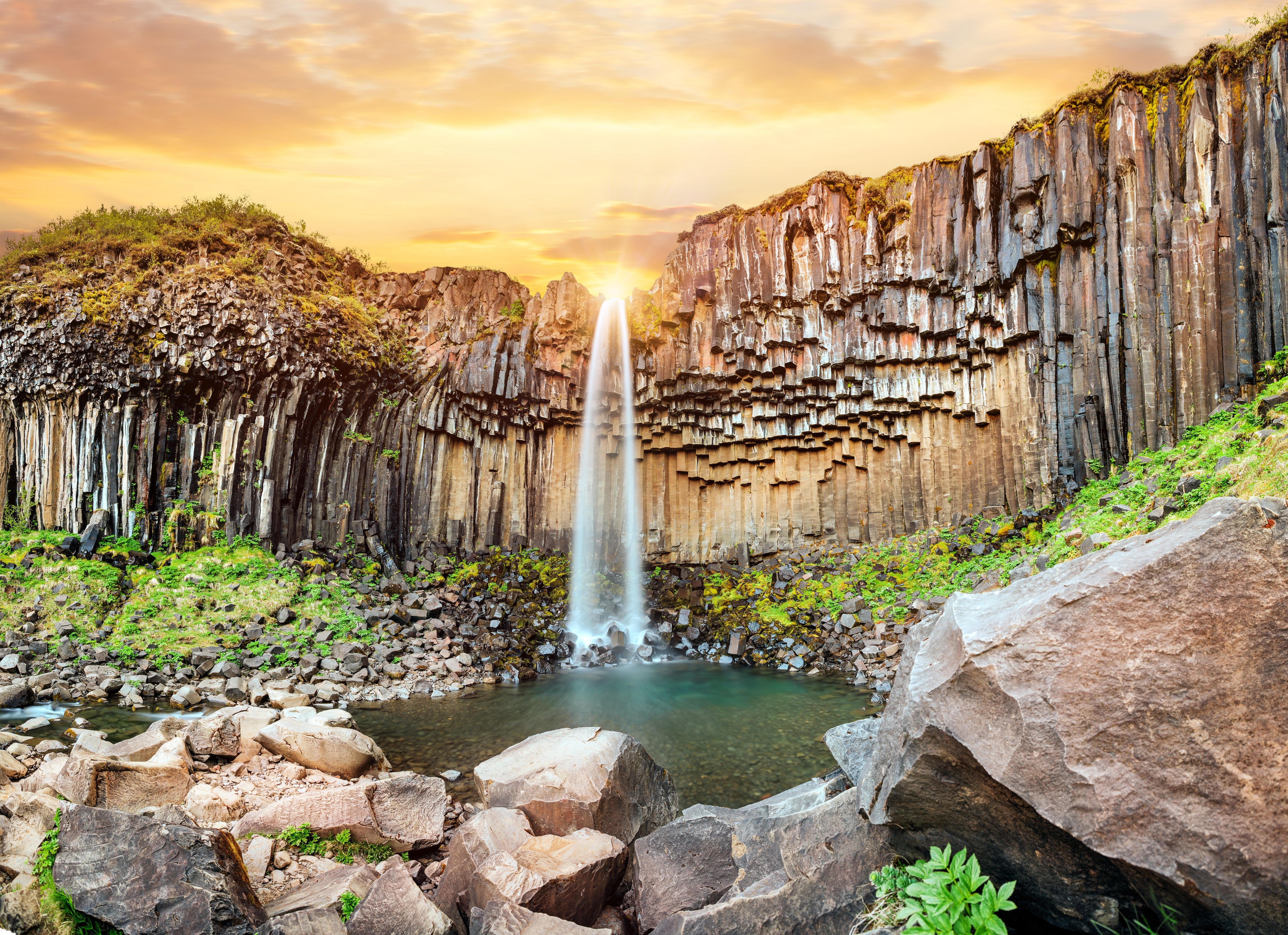 WC-Rückwand-Basalt-Wasserfall Sonnenuntergang Naturmotiv