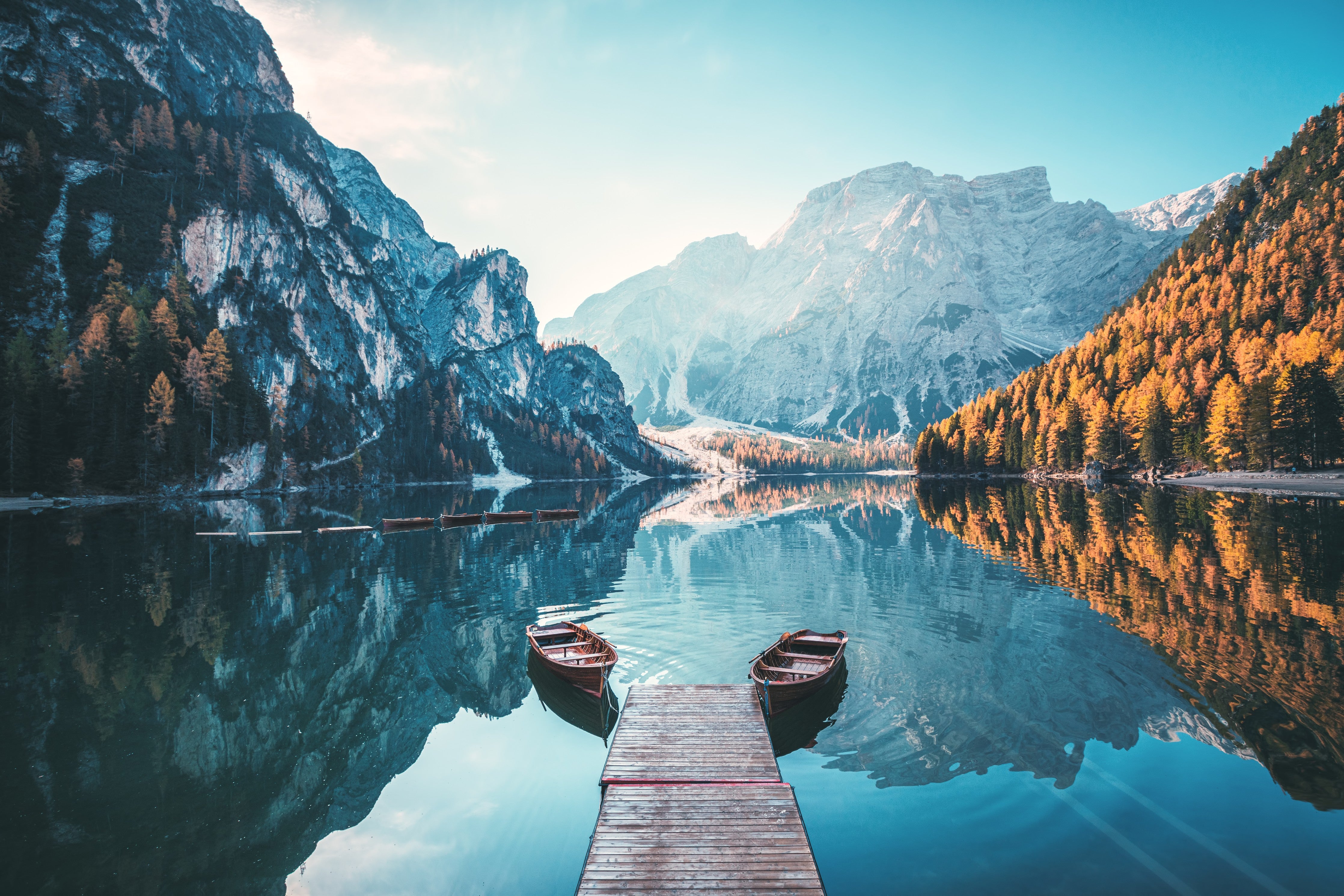 WC-Rückwand-Bergsee Panorama mit Holzsteg
