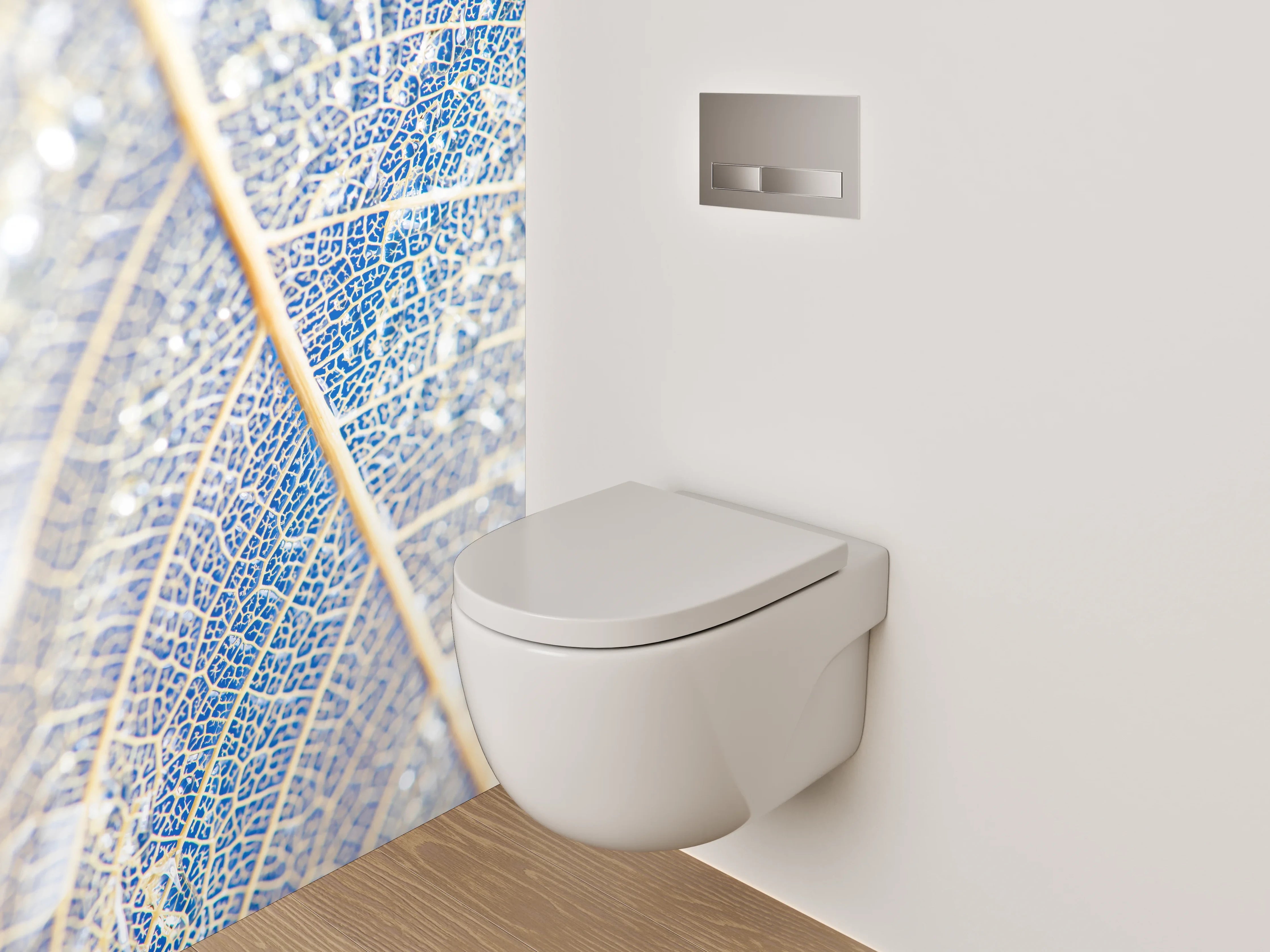 WC-Rückwand - Filigranes Blatt in Weiß und Blau