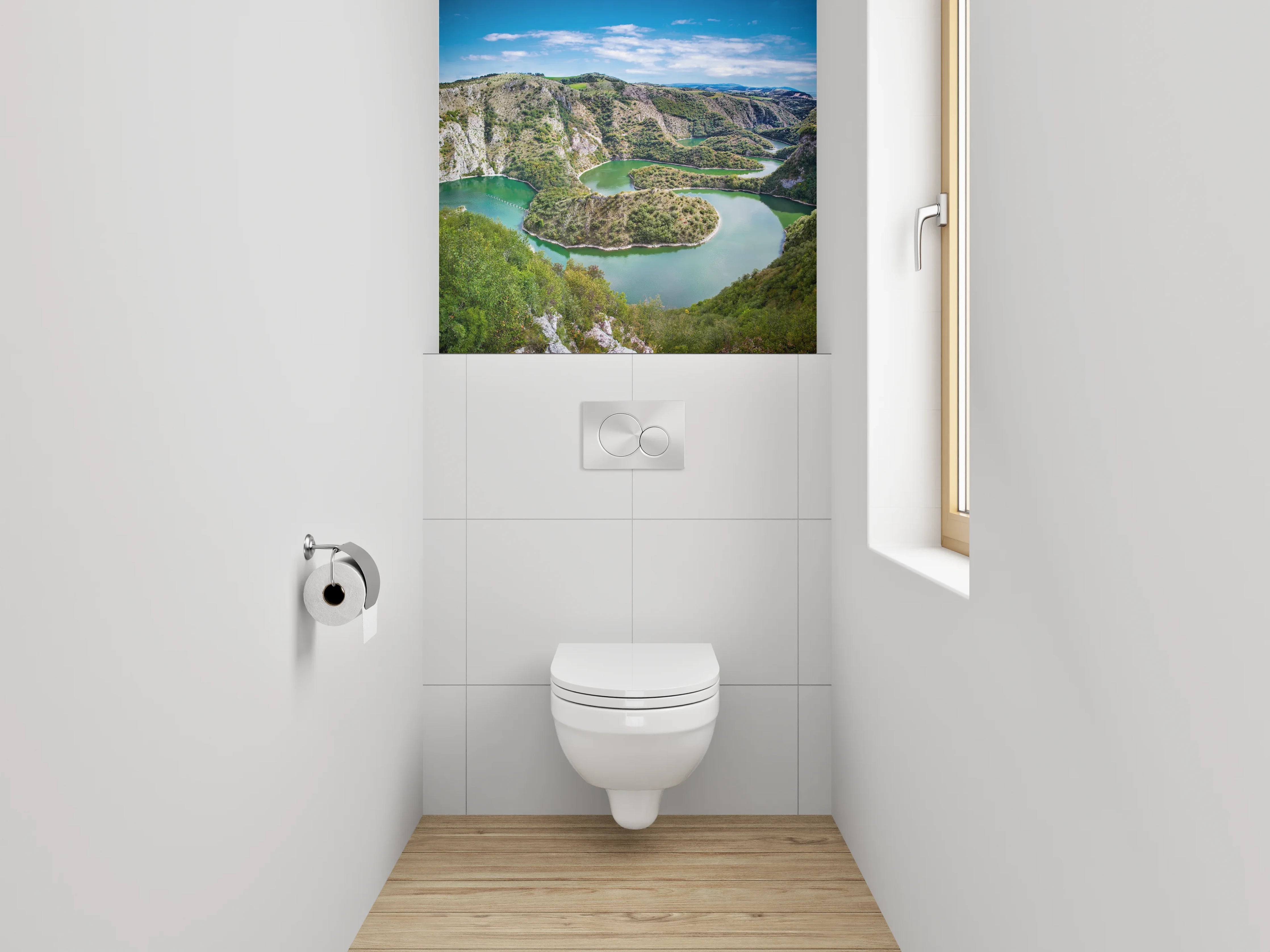 WC-Rückwand - Flusslandschaft mit grünen Hügeln