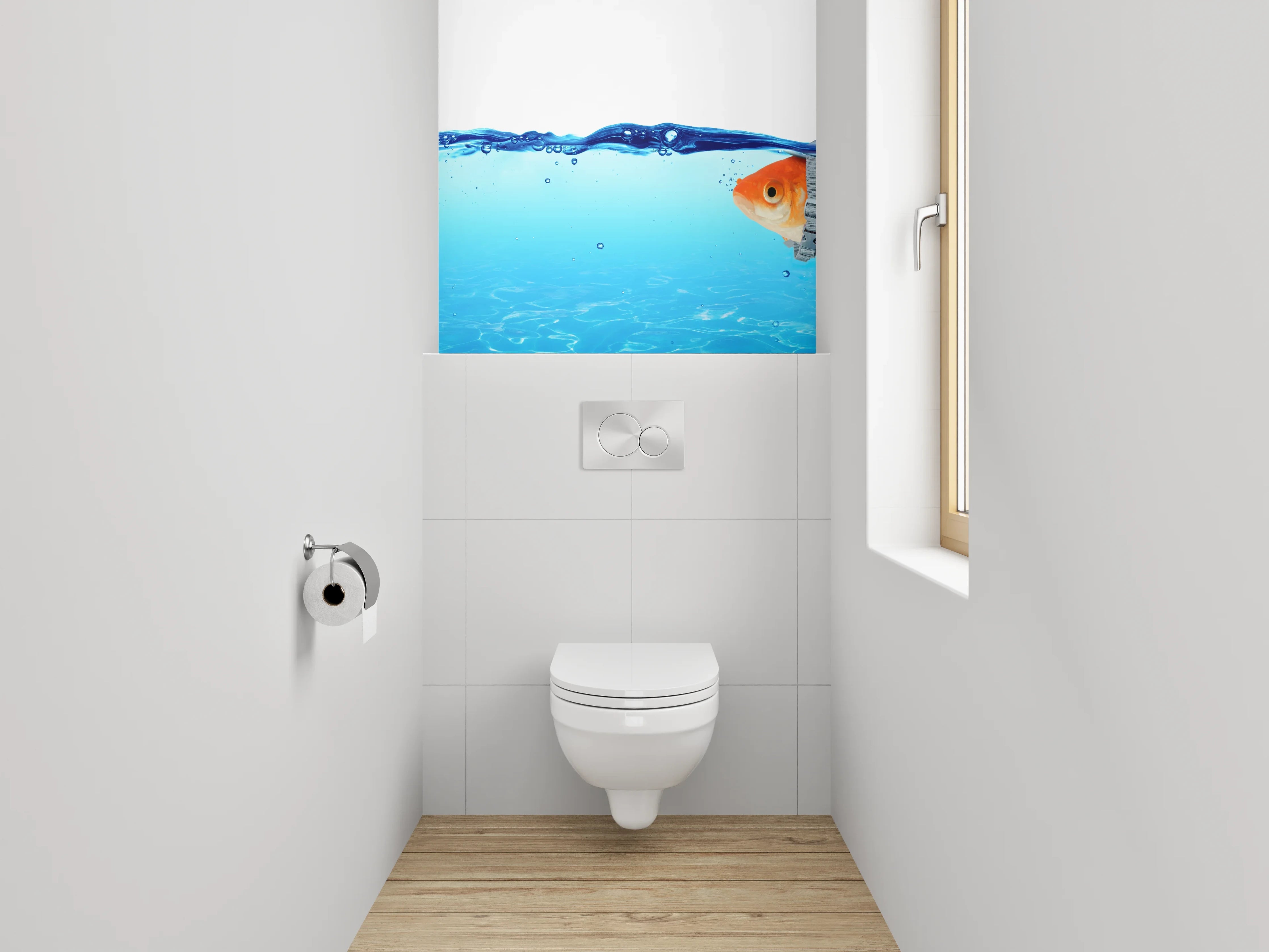 WC-Rückwand - Goldfisch mit Haifischflosse im Wasser