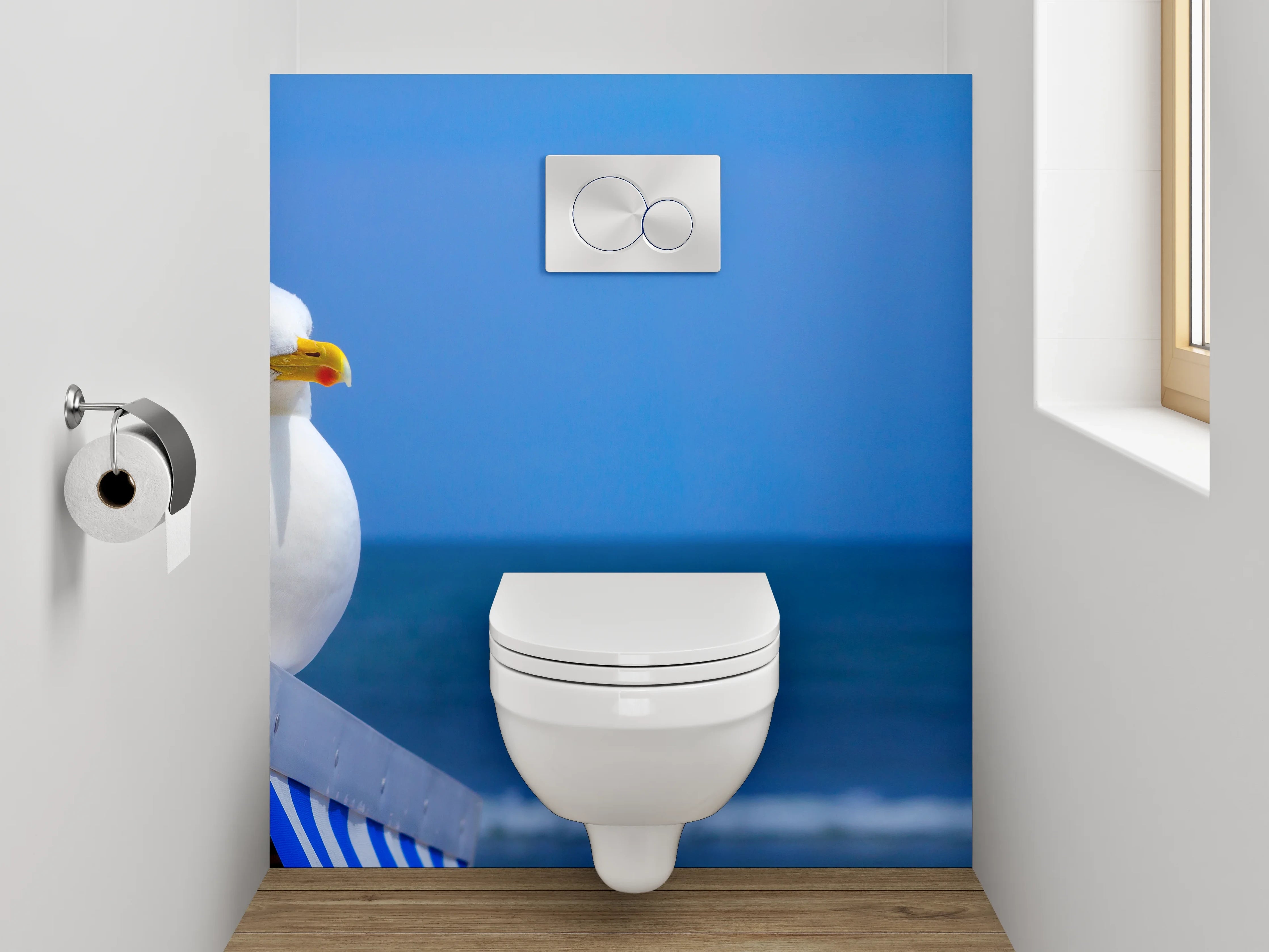 WC-Rückwand - Graue Federn auf Korb am Küstenrand