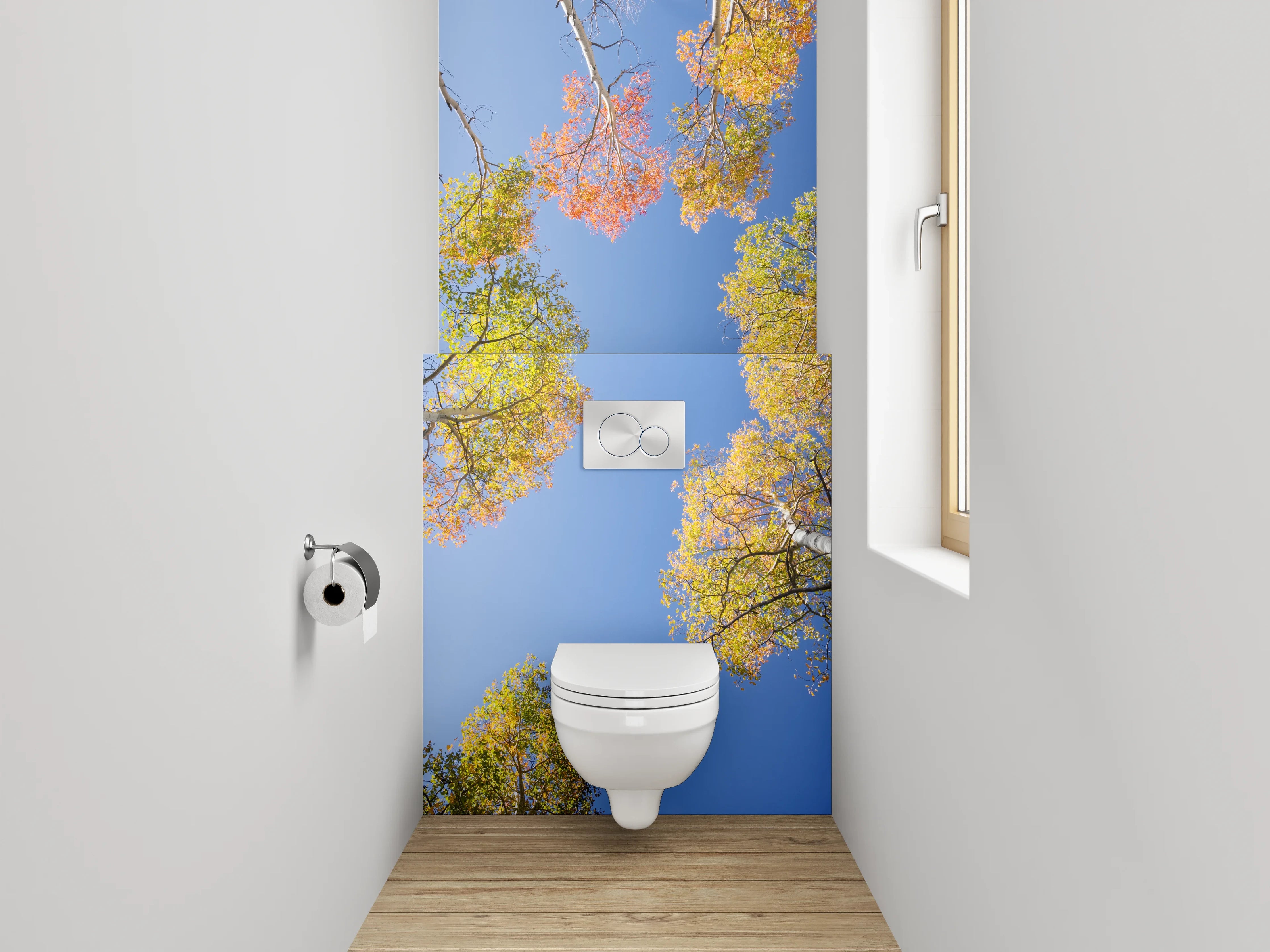 WC-Rückwand - Herbstliche Baumwipfel vor blauem Himmel
