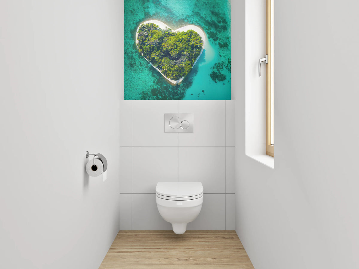 WC-Rückwand - Herzförmige Insel im türkisblauen Meer