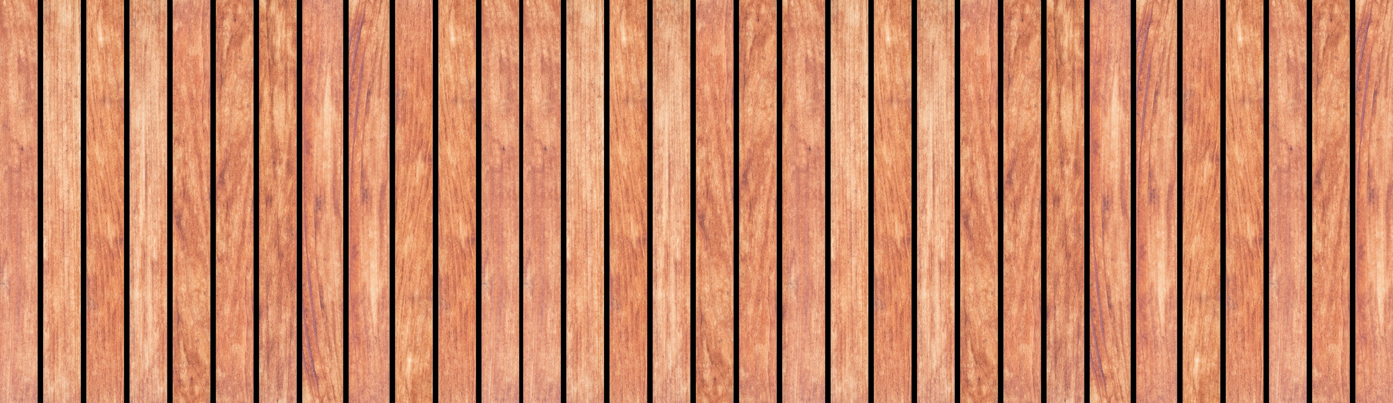 WC-Rückwand-Holzverkleidung mit vertikaler Linienstruktur