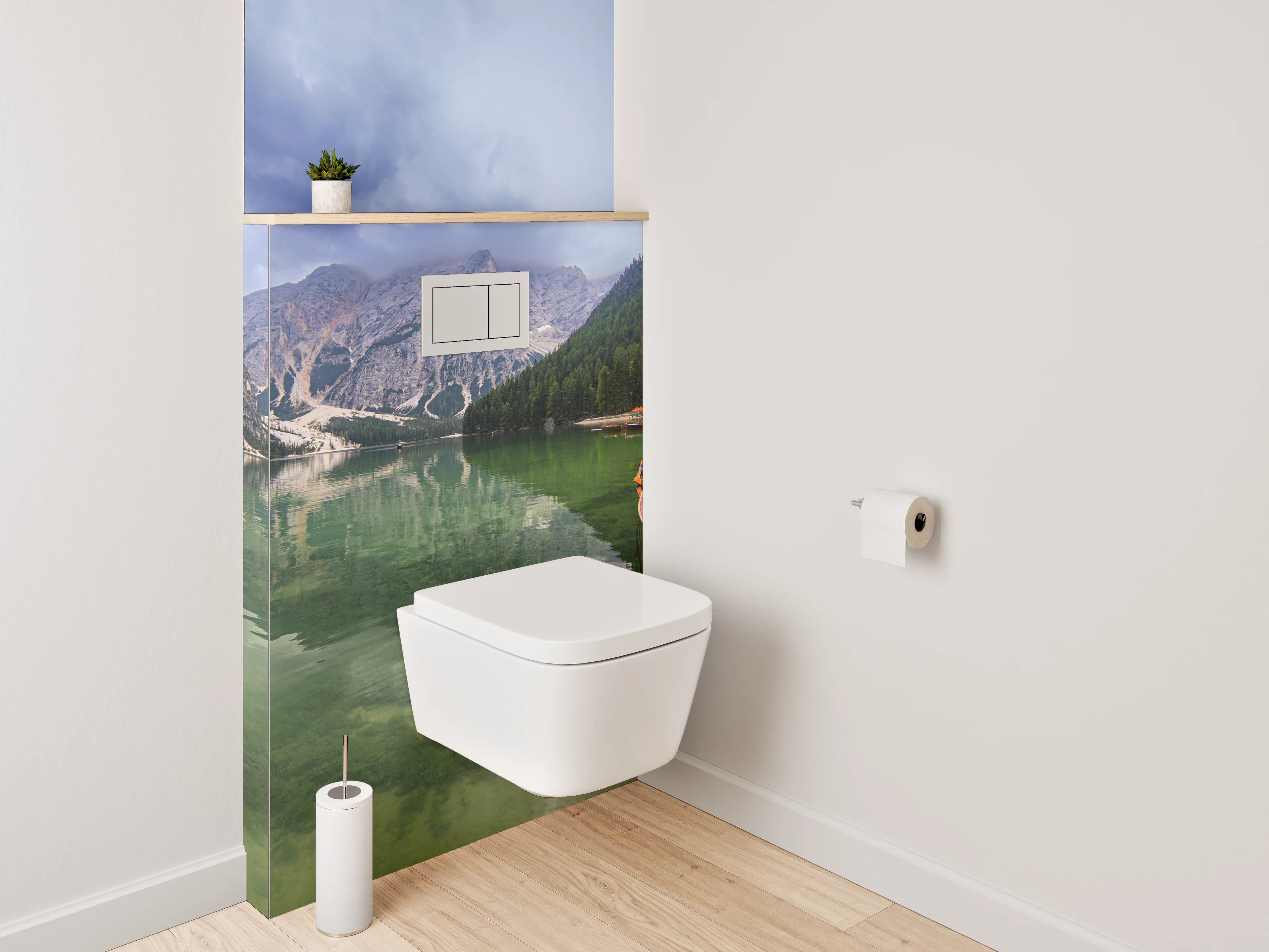 WC-Rückwand - Idyllischer Bergsee mit Booten