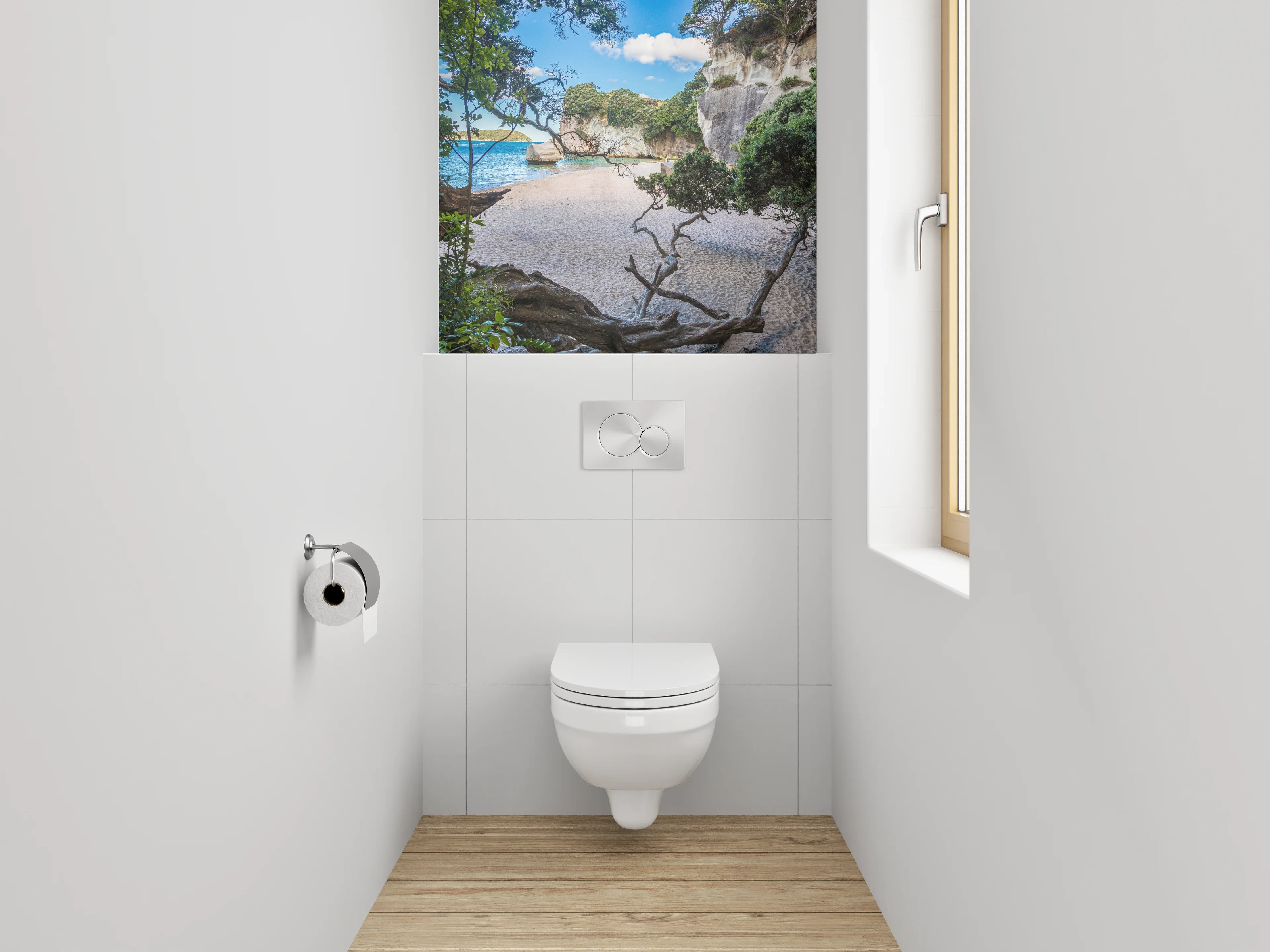 WC-Rückwand - Idyllischer Sandstrand mit Felsen und Bäumen