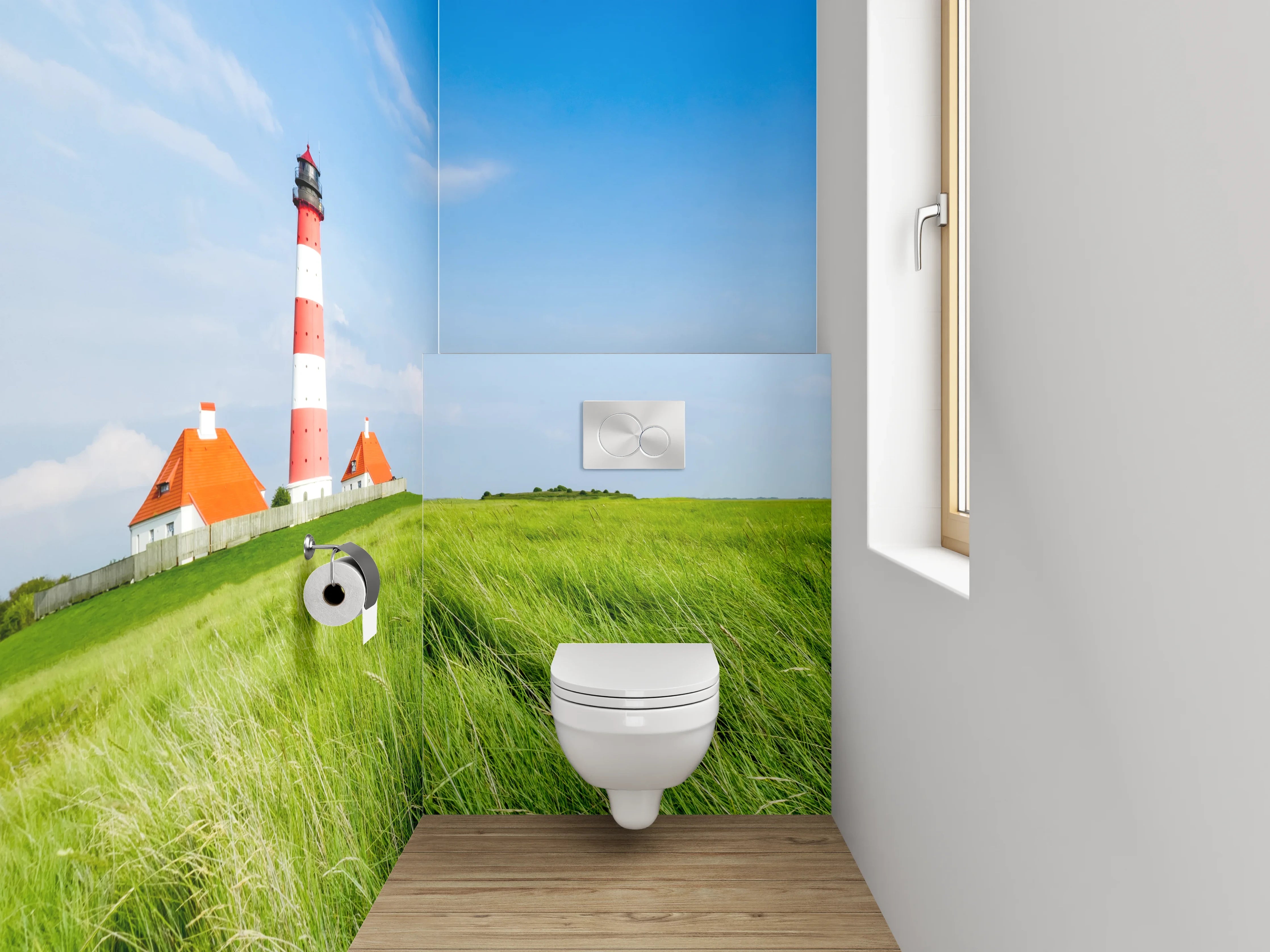 WC-Rückwand - Leuchtturm auf grüner Wiese Panorama