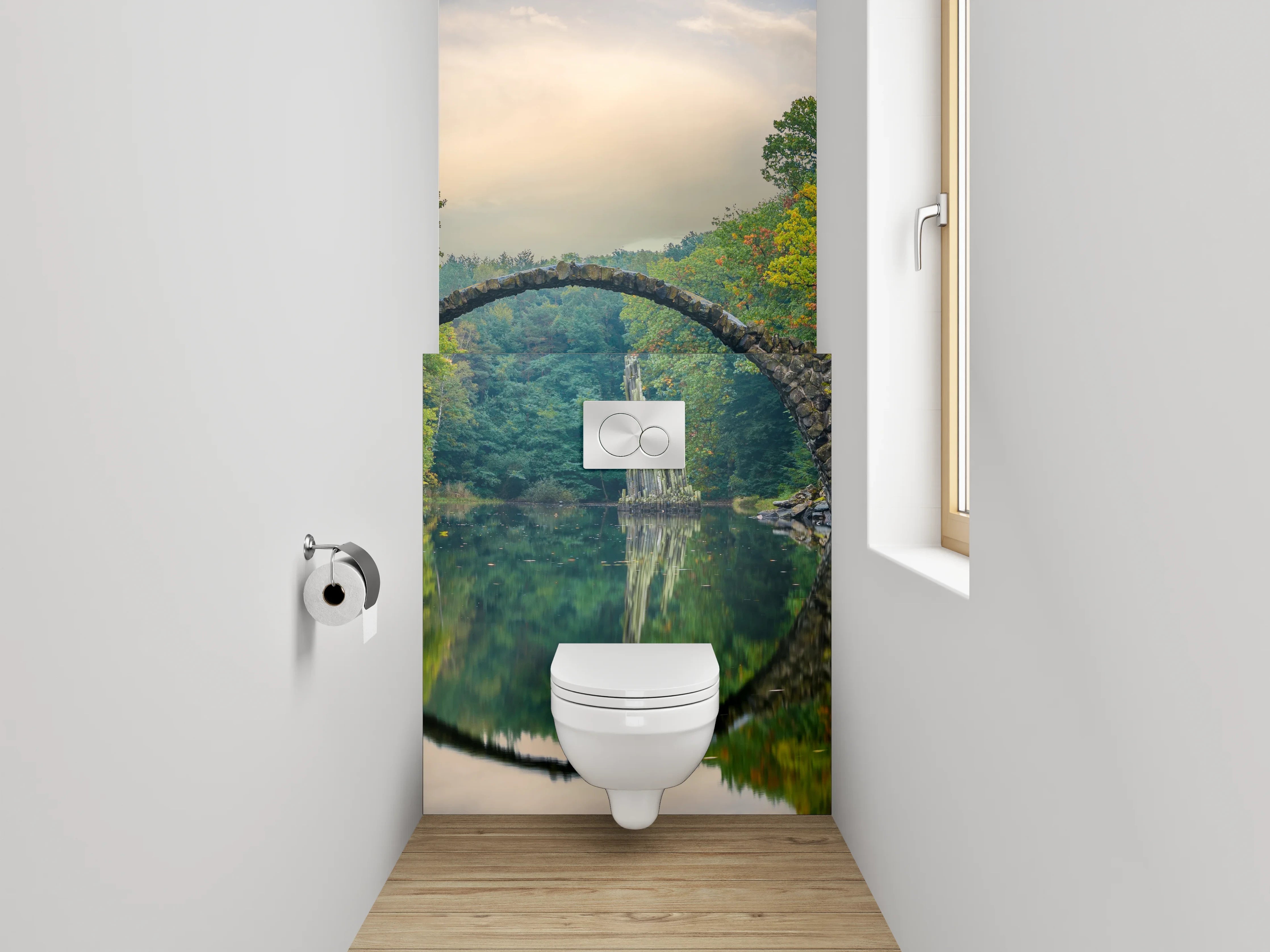 WC-Rückwand - Mystische Steinbrücke im Grünen