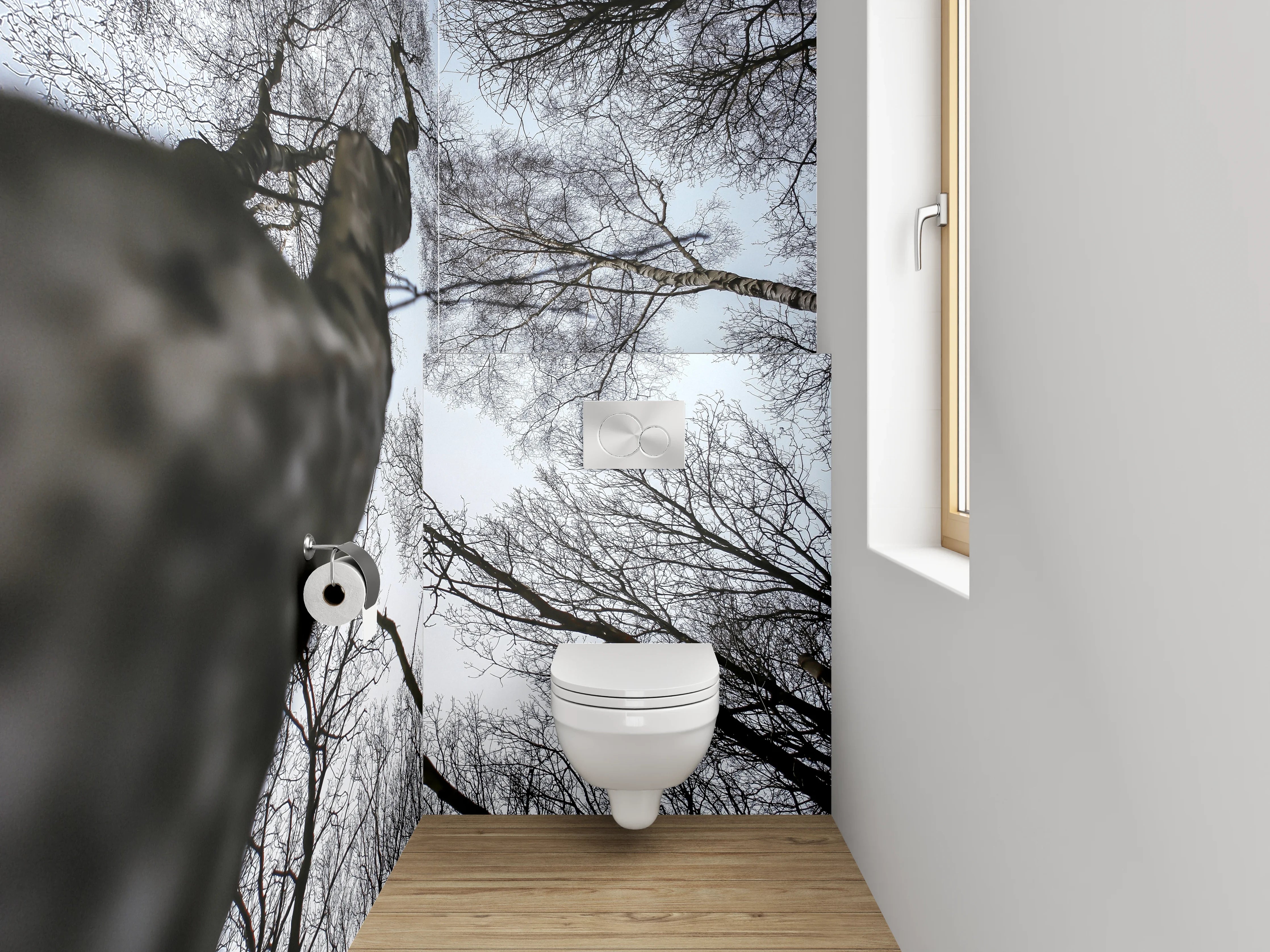 WC-Rückwand - Mystischer Blick in kahle Baumwipfel