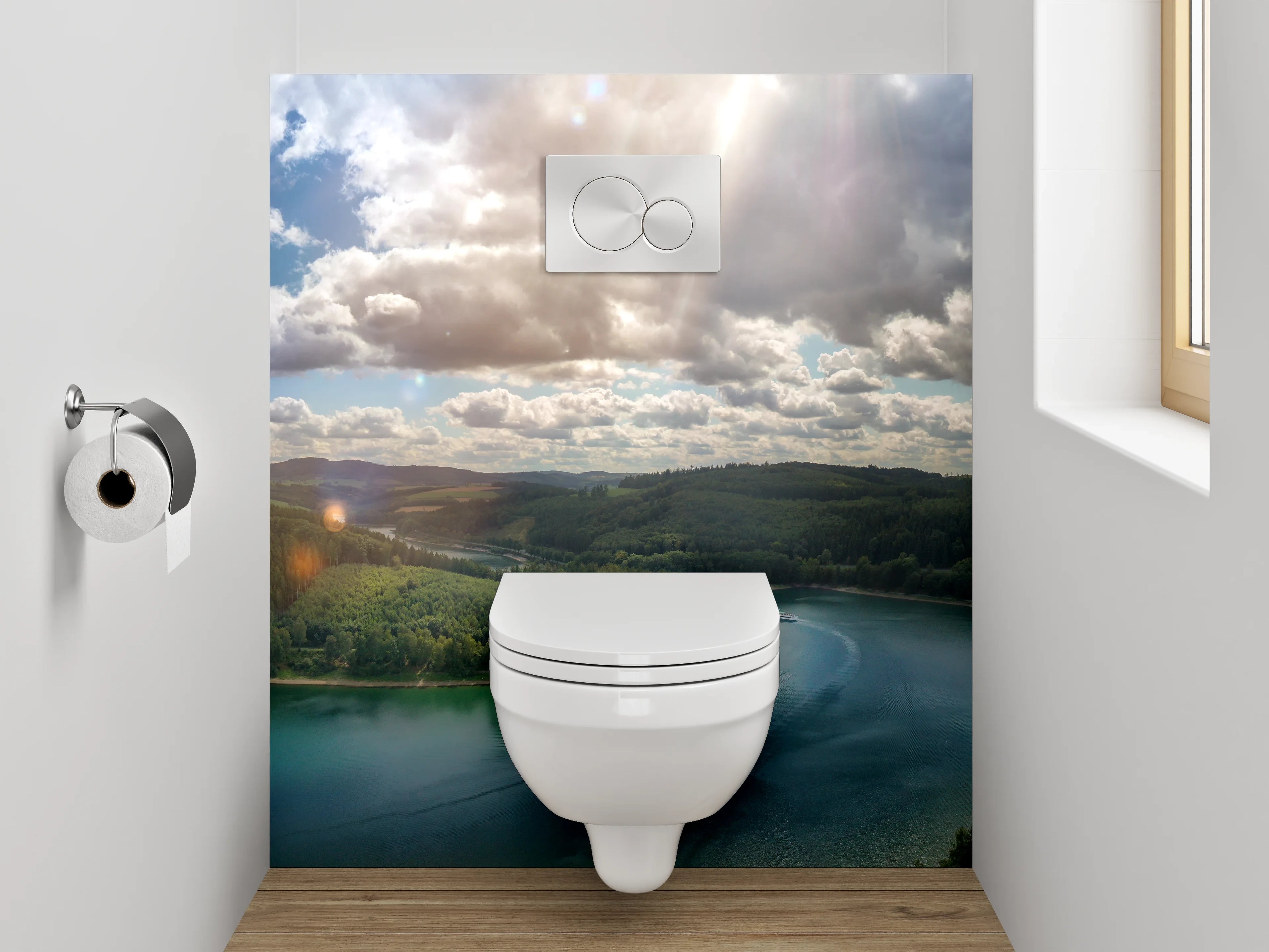 WC-Rückwand - Panorama-Waldsee unter Wolkenhimmel
