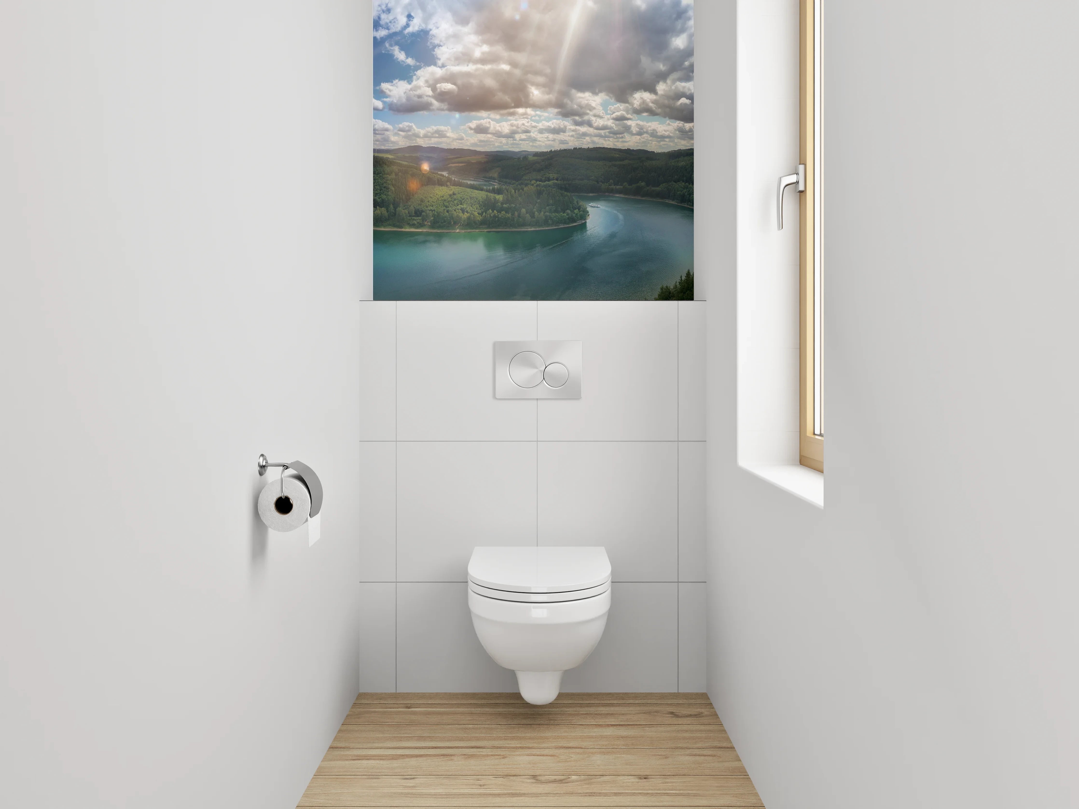 WC-Rückwand - Panorama-Waldsee unter Wolkenhimmel