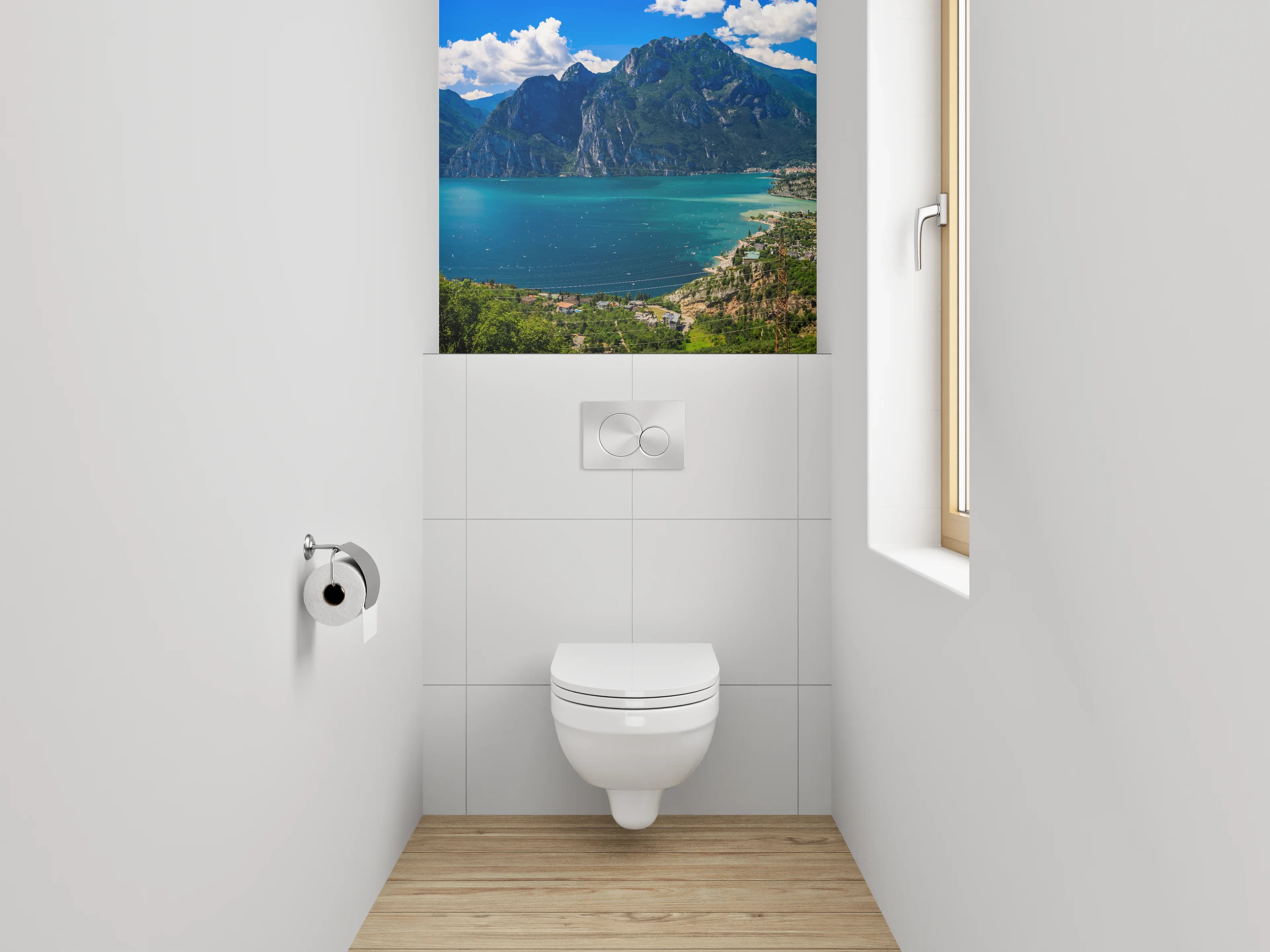 WC-Rückwand - Panoramablick Gardasee mit Bergen