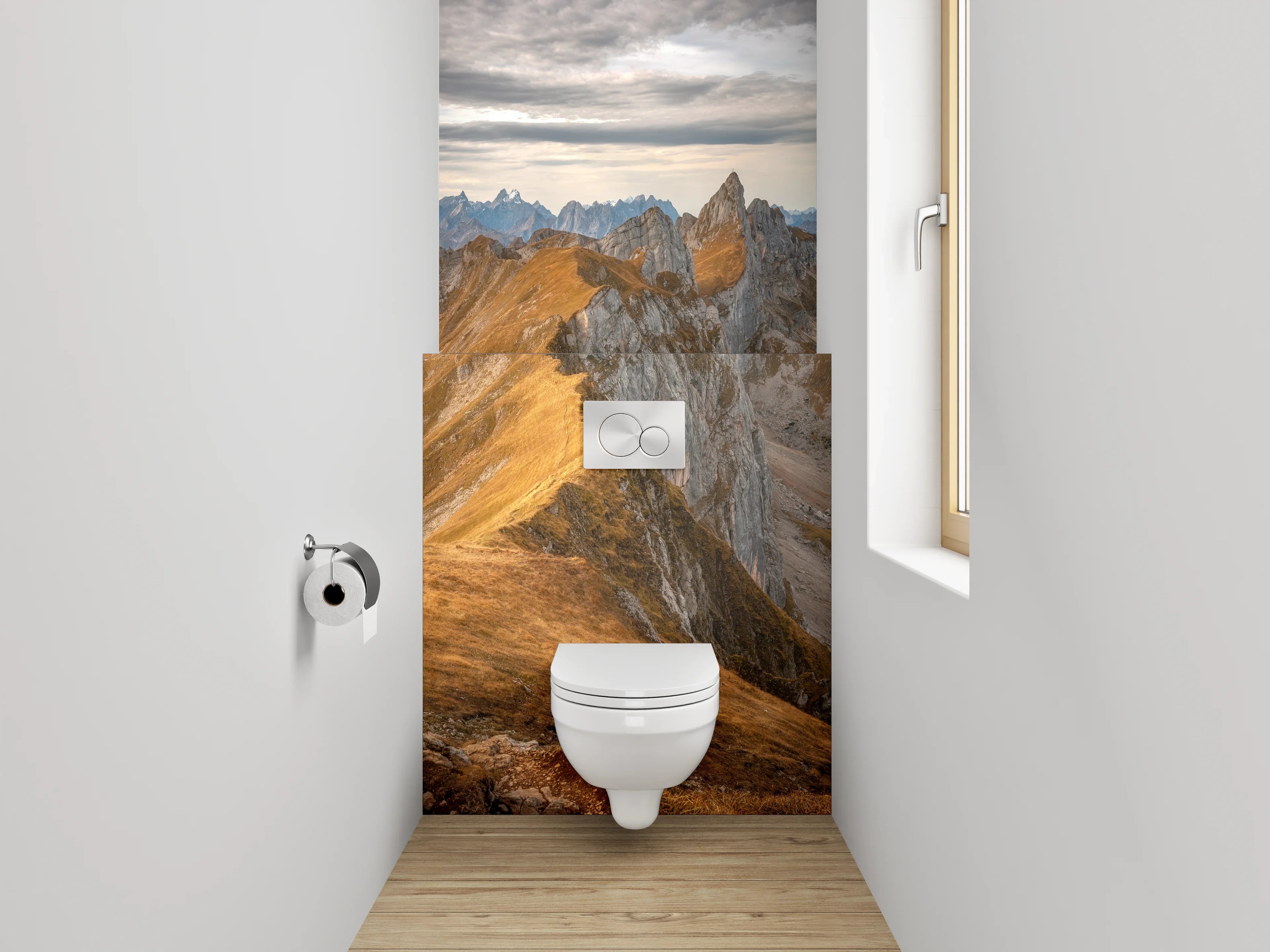 WC-Rückwand - Sonnenbeschienene Bergspitzen im Abendlicht