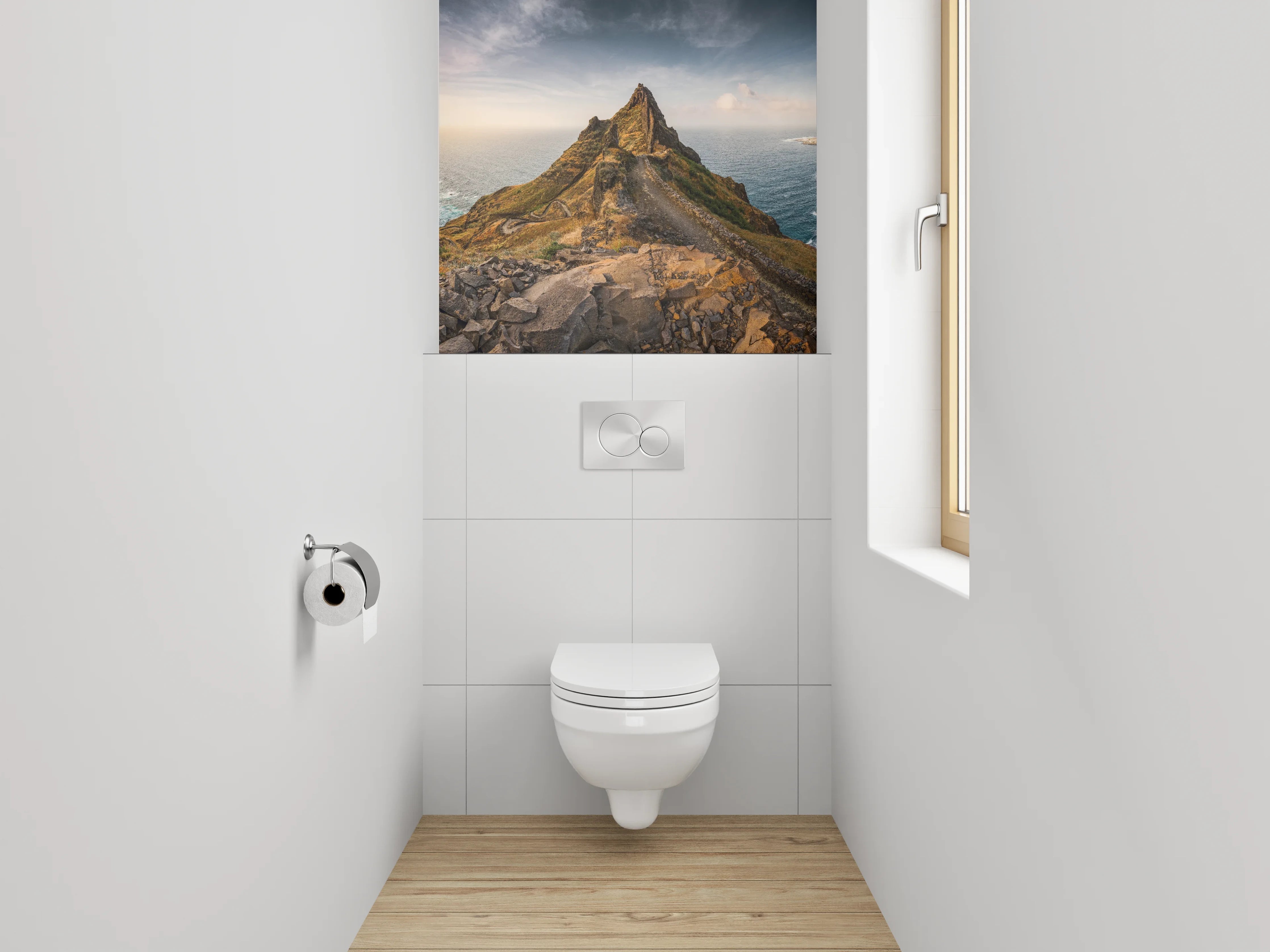 WC-Rückwand - Spektakuläre Berglandschaft am Meer