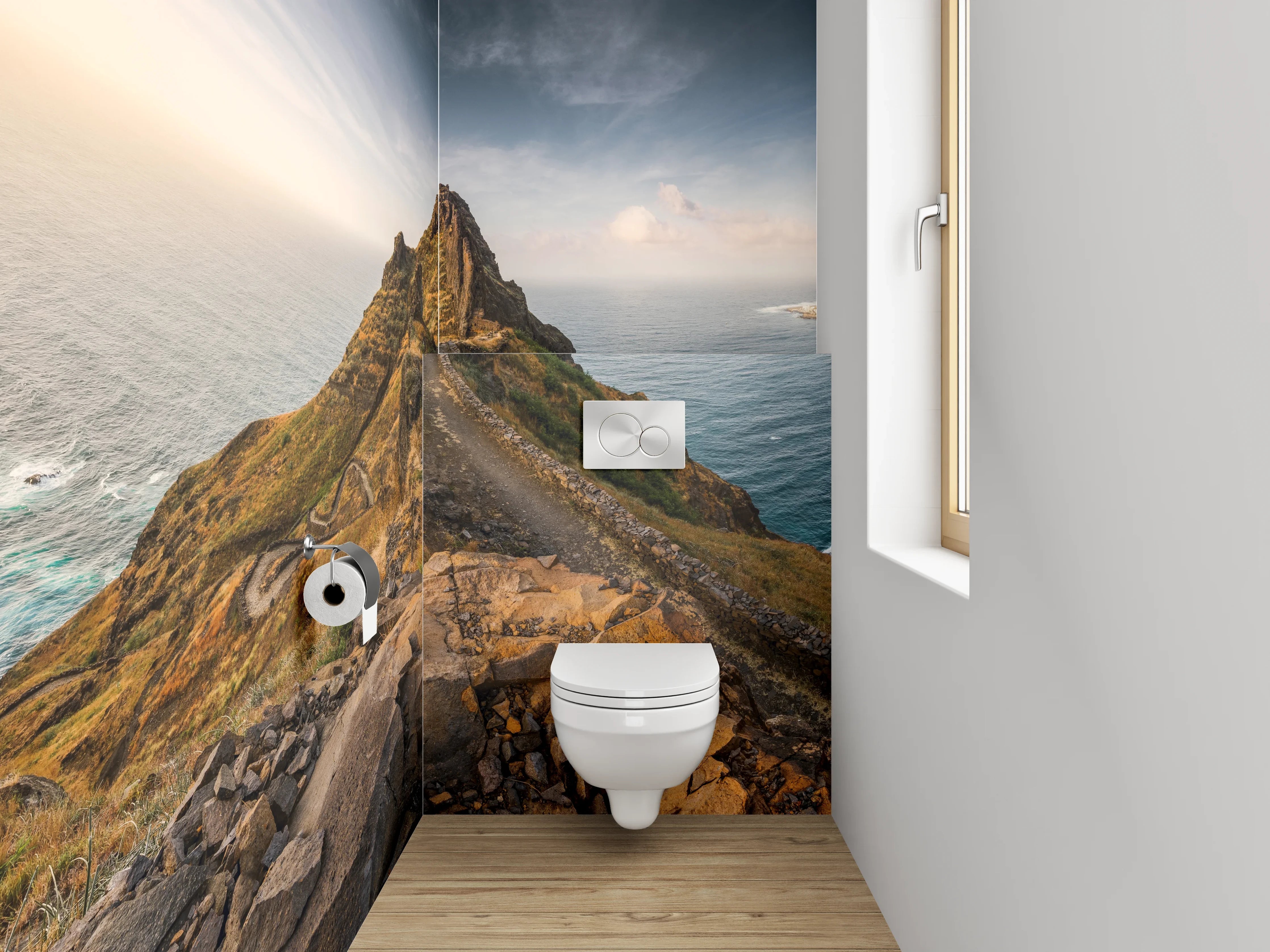 WC-Rückwand - Spektakuläre Berglandschaft am Meer