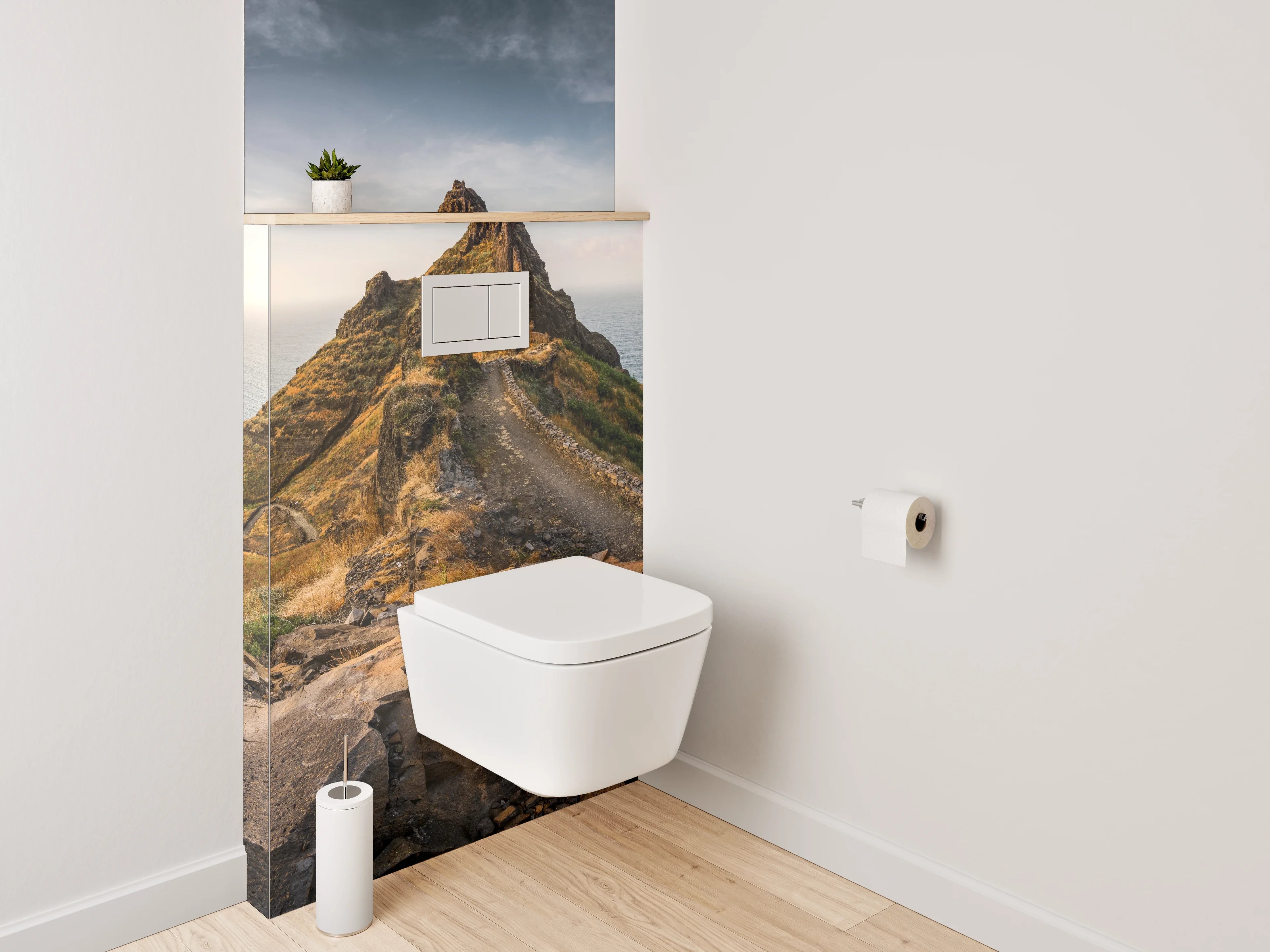 WC-Rückwand - Spektakuläre Berglandschaft am Meer