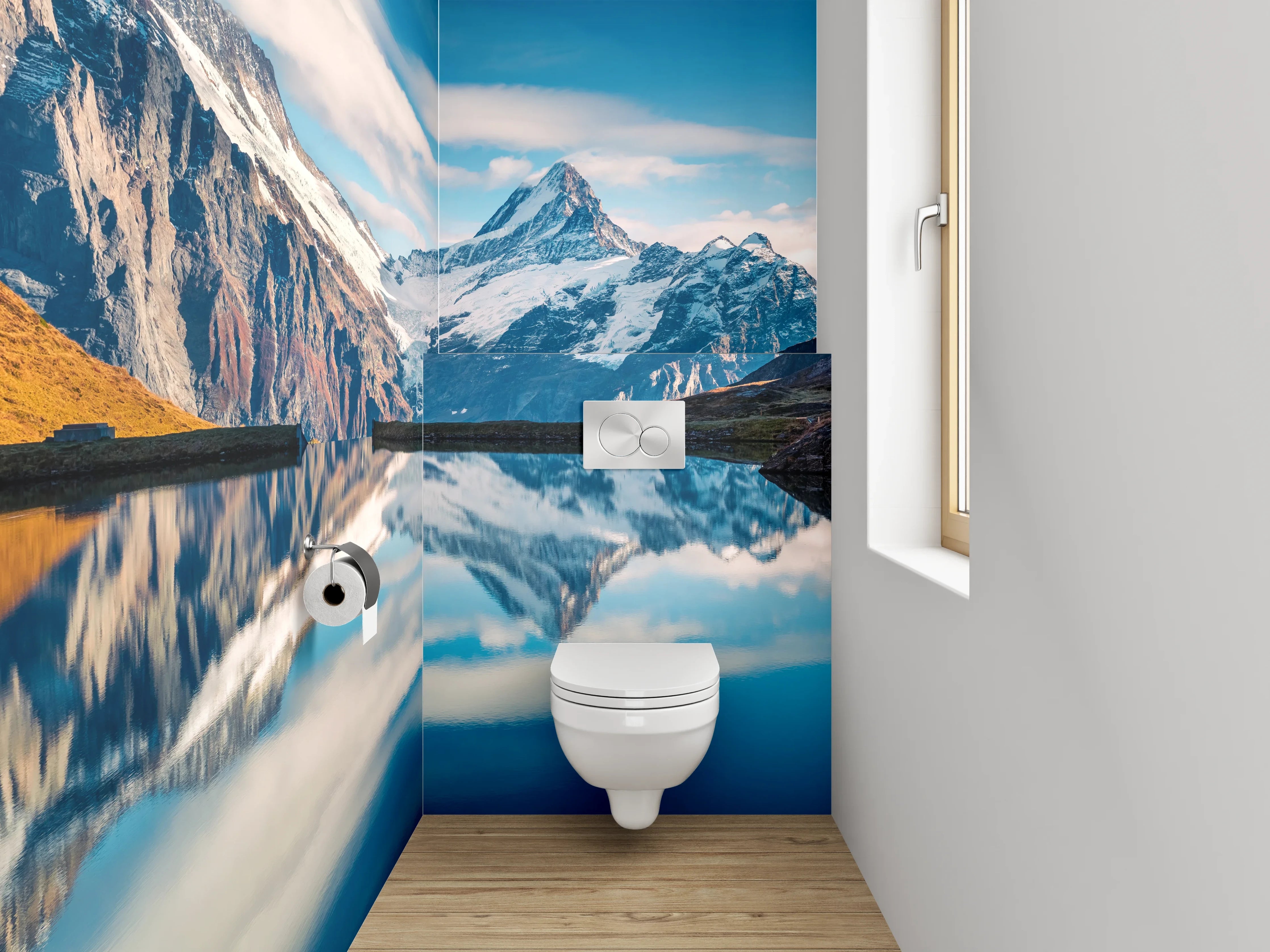 WC-Rückwand - Spiegelnde Berglandschaft am See