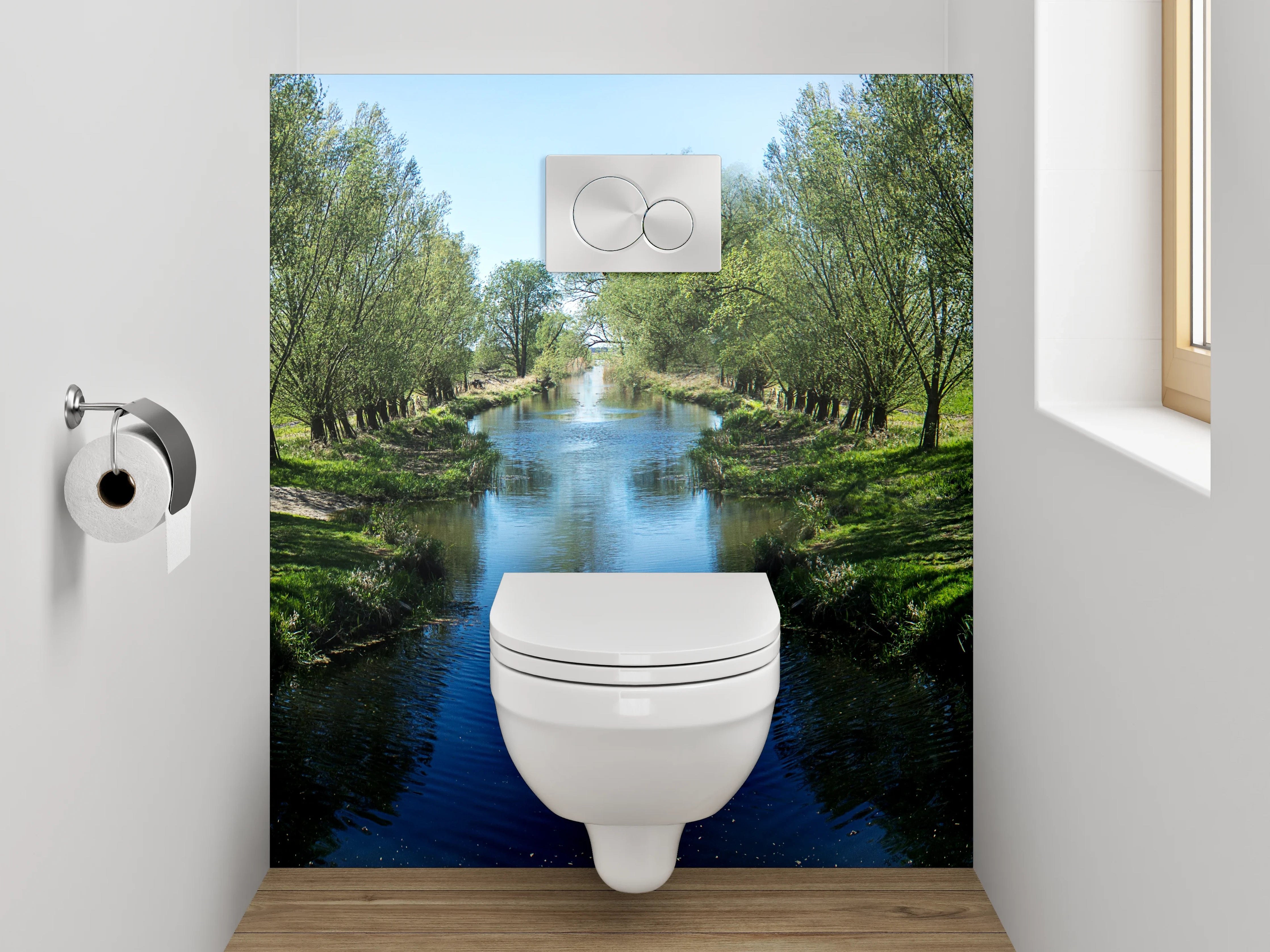 WC-Rückwand - Spiegelnder Kanal mit Bäumen