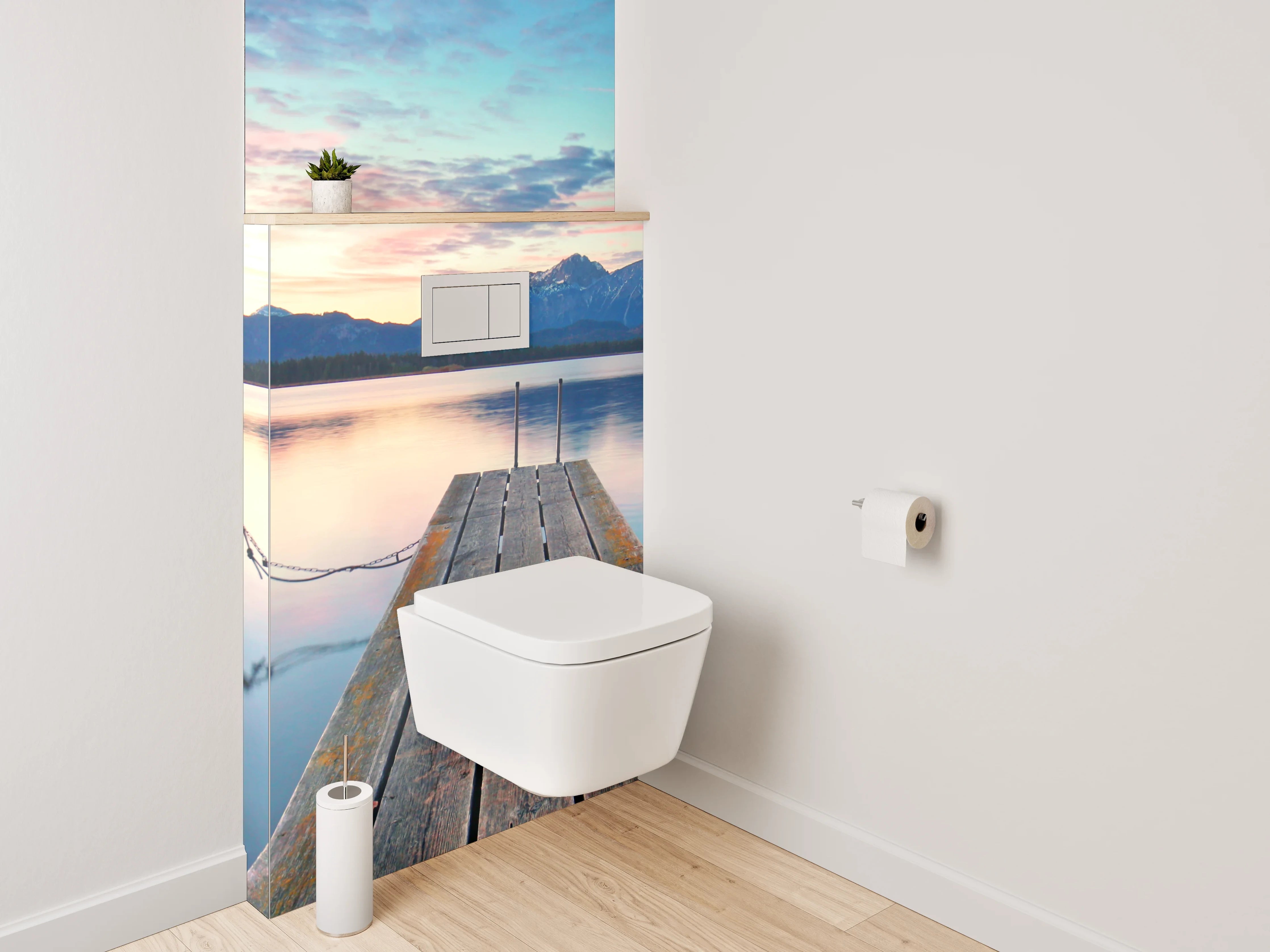 WC-Rückwand - Steg am See mit Alpenpanorama