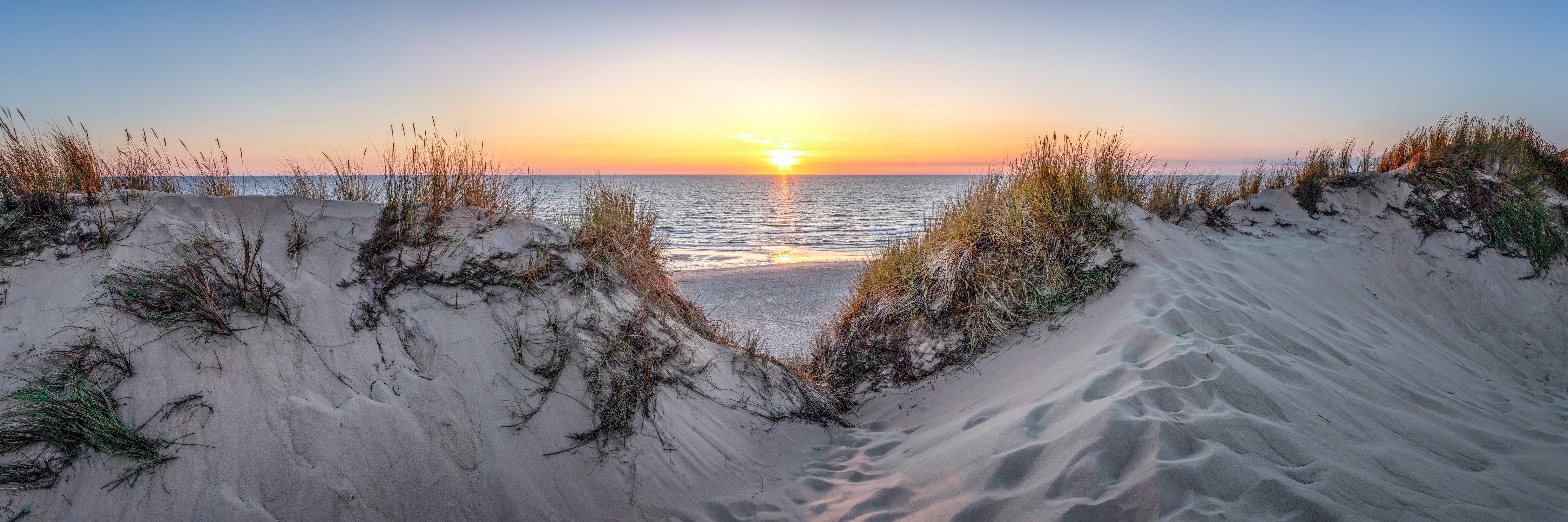 WC-Rückwand-Stranddünen bei Sonnenuntergang Panorama