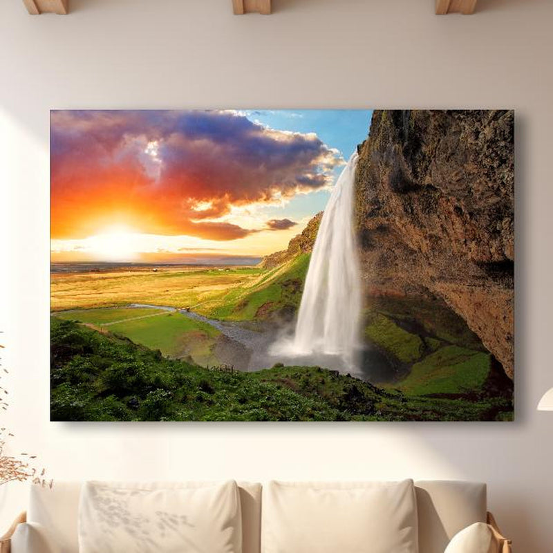 Wandbild -  Seljalandsfoss Wasserfall bei Sonnenuntergang in modernem Wohnzimmer im Loft-Stil Zoom