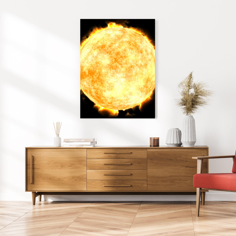 Wandbild -  Sonne auf Schwarzem Hintergrund an cremefarbener Wand über klassischer Holzkommode