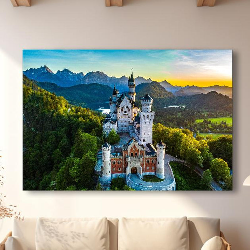 Wandbild -  glanzvolles Märchenschloss Neuschwanstein in modernem Wohnzimmer im Loft-Stil Zoom