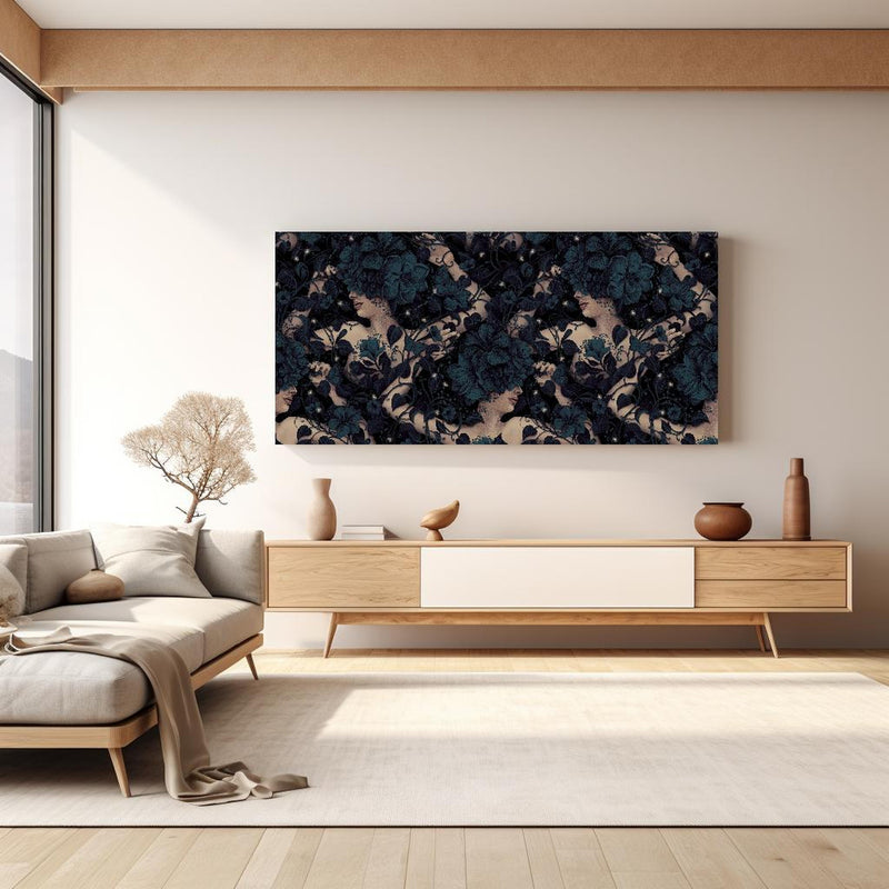 Wandbild - Abstraktes Blumen, Frauen Muster in hellem Wohnzimmer über extravaganter Kommode