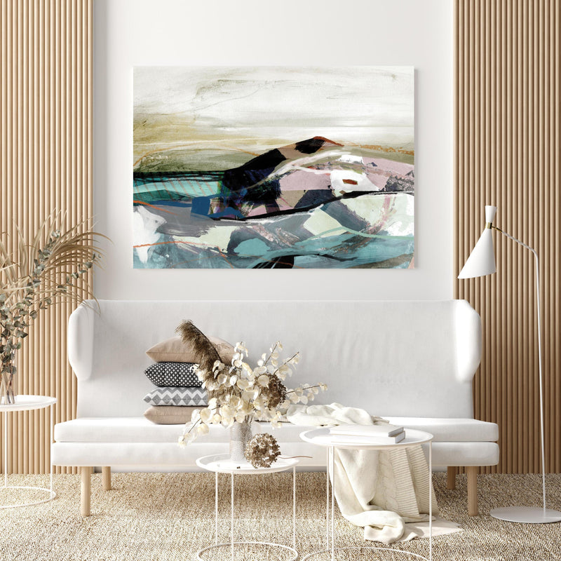 Wandbild - Abstraktes Gemälde eines Berges in extravagant gestaltetem Raum mit minimalistischer Couch-quadratisch