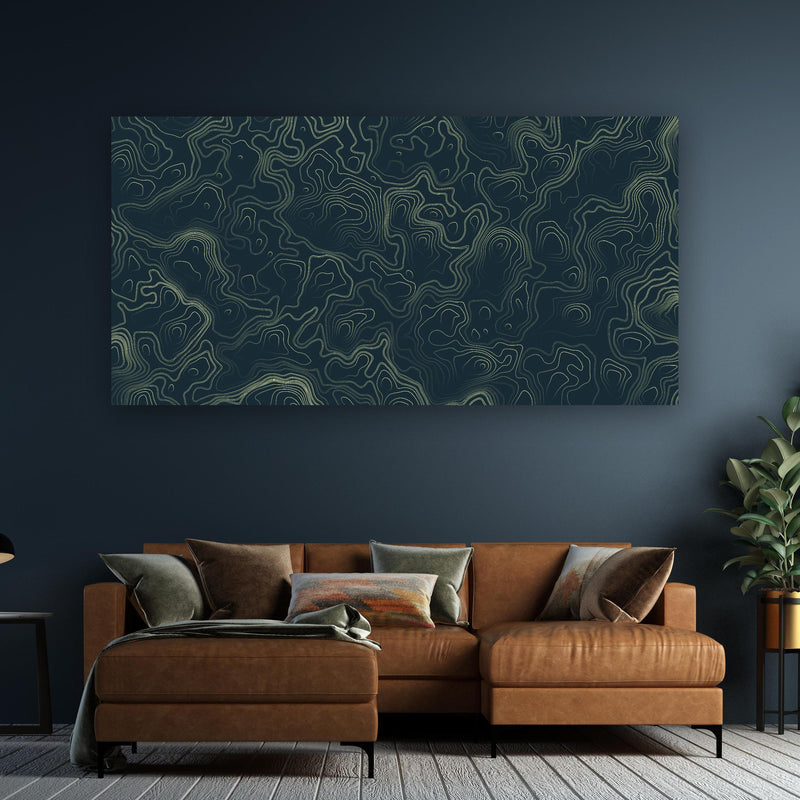 Wandbild - Abstraktes Muster auf gräulichem Hintergrund an dunkelgrüner Wand über klassischem Sofa