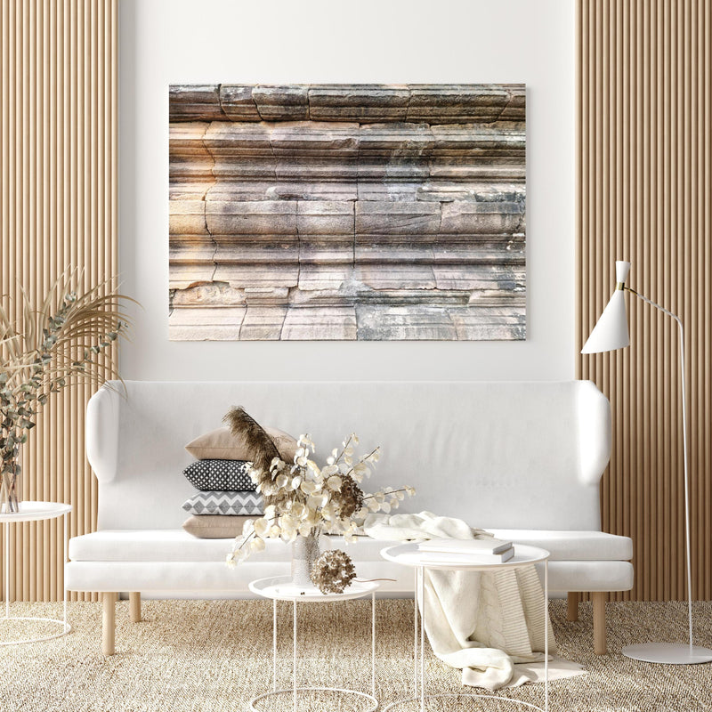 Wandbild - Alter Steinziegel - Grunge in extravagant gestaltetem Raum mit minimalistischer Couch-quadratisch