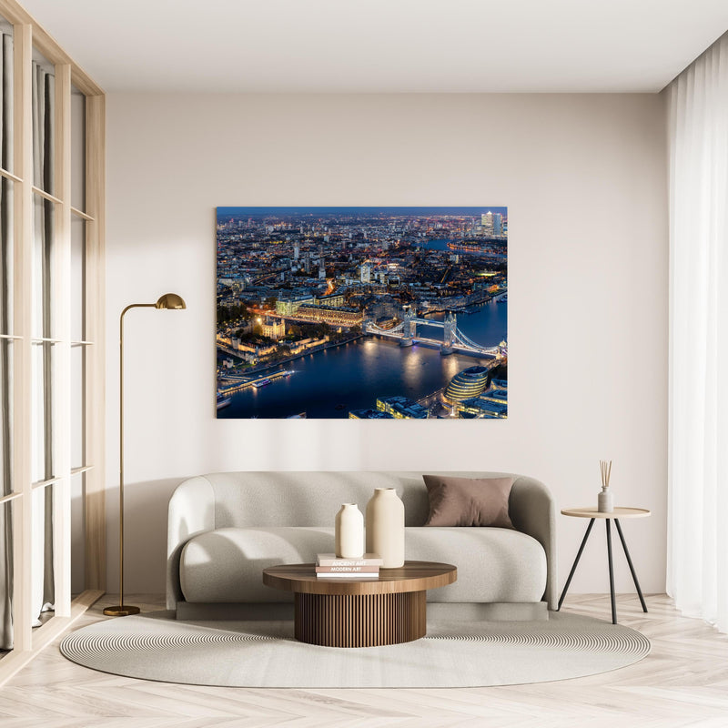 Wandbild - Atemberaubende Skyline auf London-England in minimalistisch eingerichtetem cremefarbenen Wohnzimmer