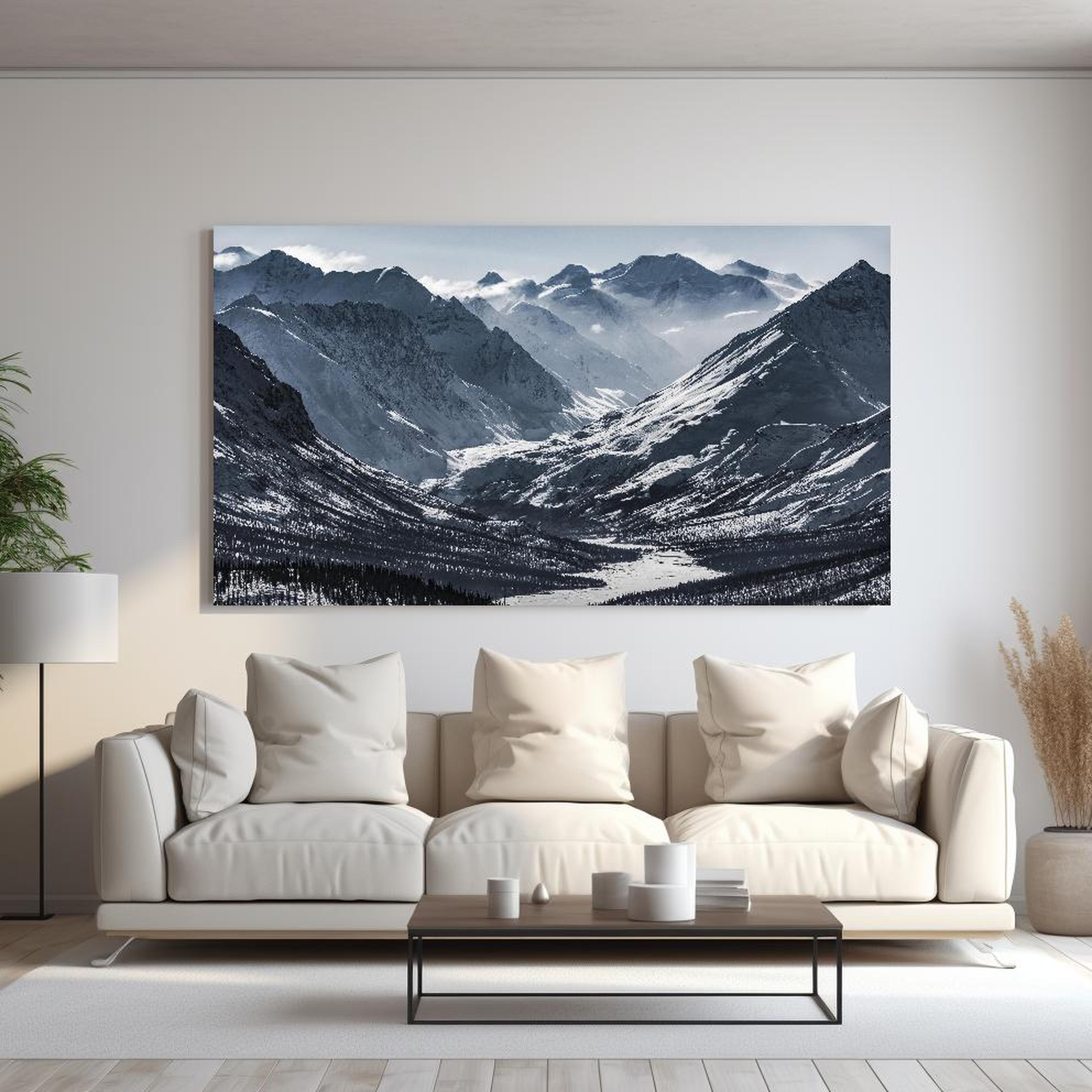 Wandbild - Berge in Alaska hinter sanfter Couch mit cremefarbenen großen Kissen