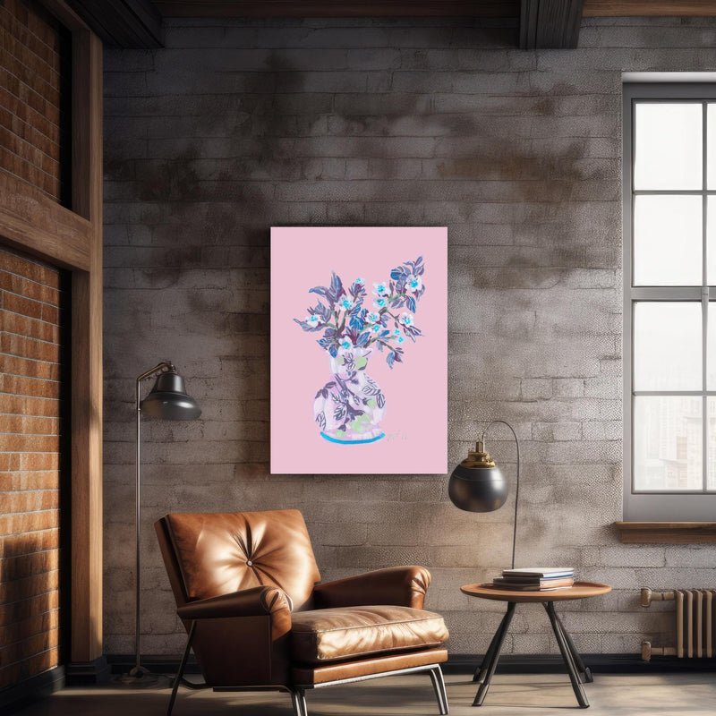 Wandbild - Bläuliche Apfelblüte - Gemälde über geschmackvollem Sessel an rustikaler Ziegelwand