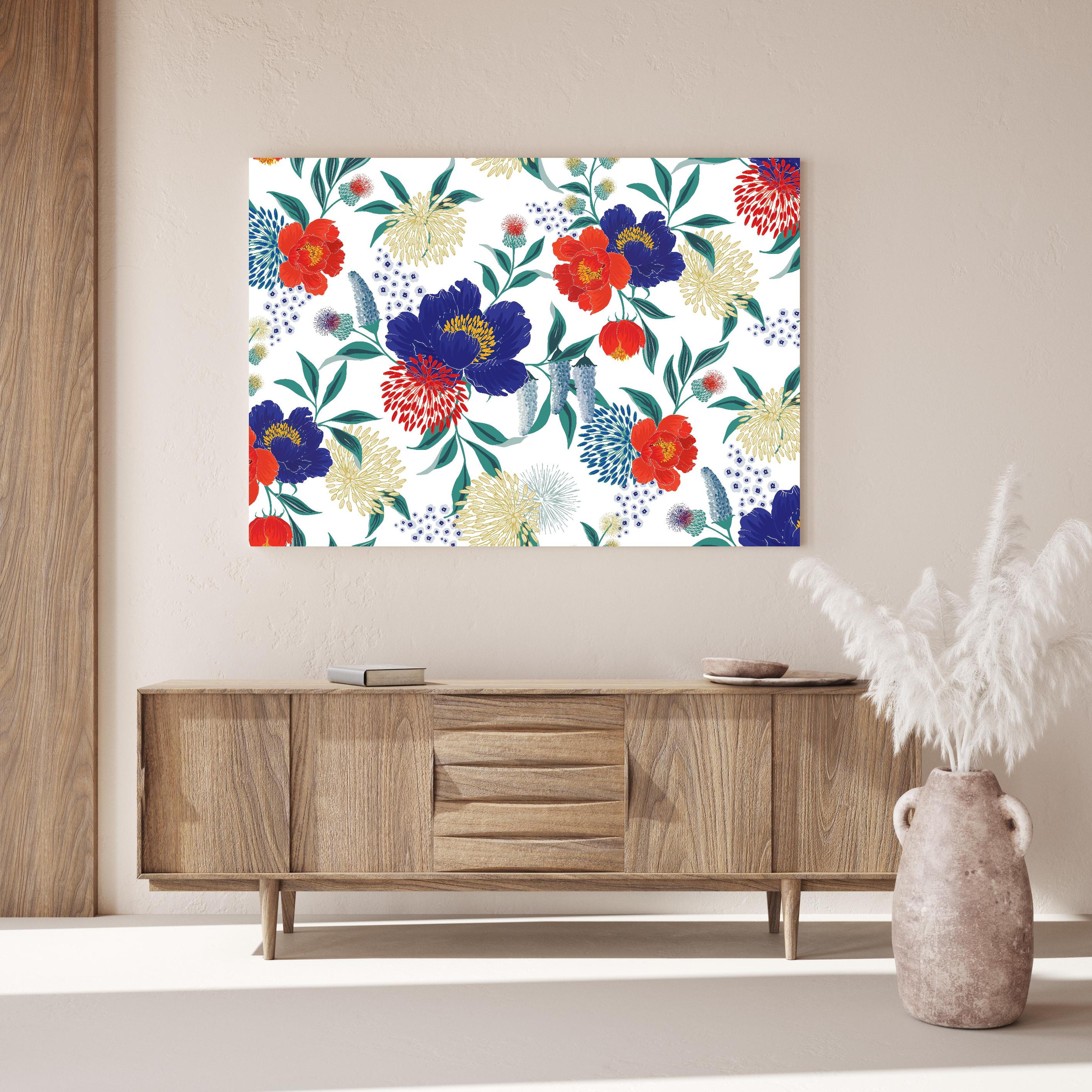 Wandbild - Bunte Blumenmuster Wandtapete Design hinter sanfter Couch mit cremefarbenen großen Kissen Zoom