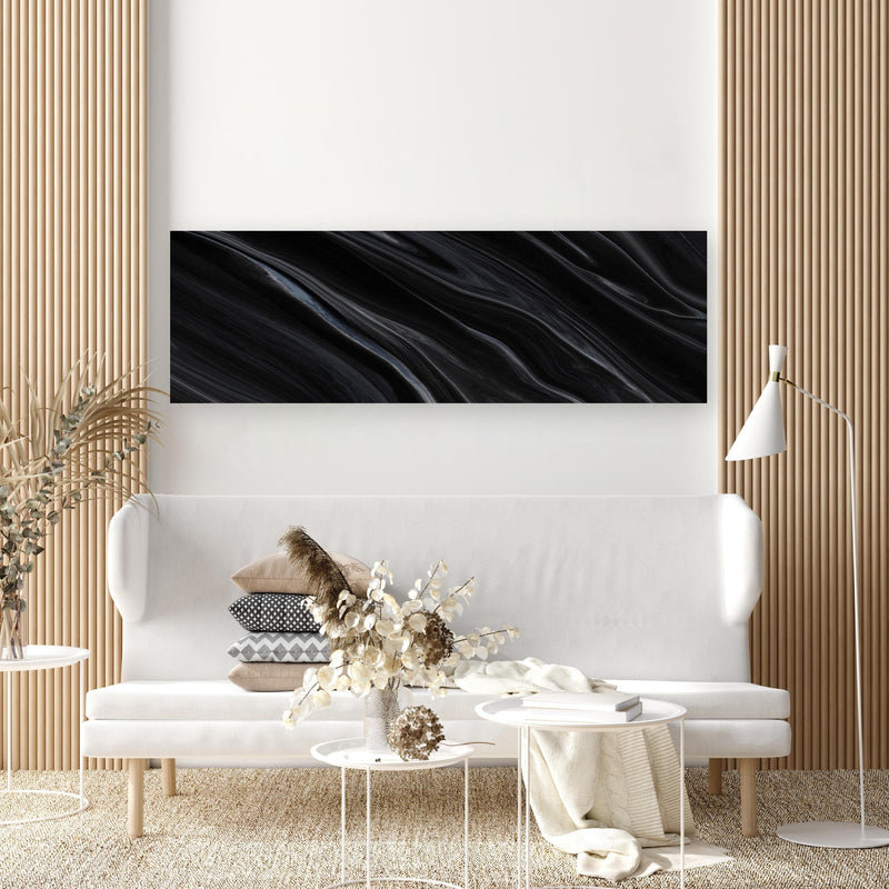 Wandbild - Dunkler Seidenhintergrund in extravagant gestaltetem Raum mit minimalistischer Couch-rechteckig