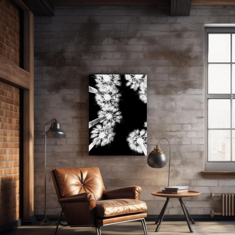 Wandbild - Exotische Palmen - Schwarz-weiß über geschmackvollem Sessel an rustikaler Ziegelwand