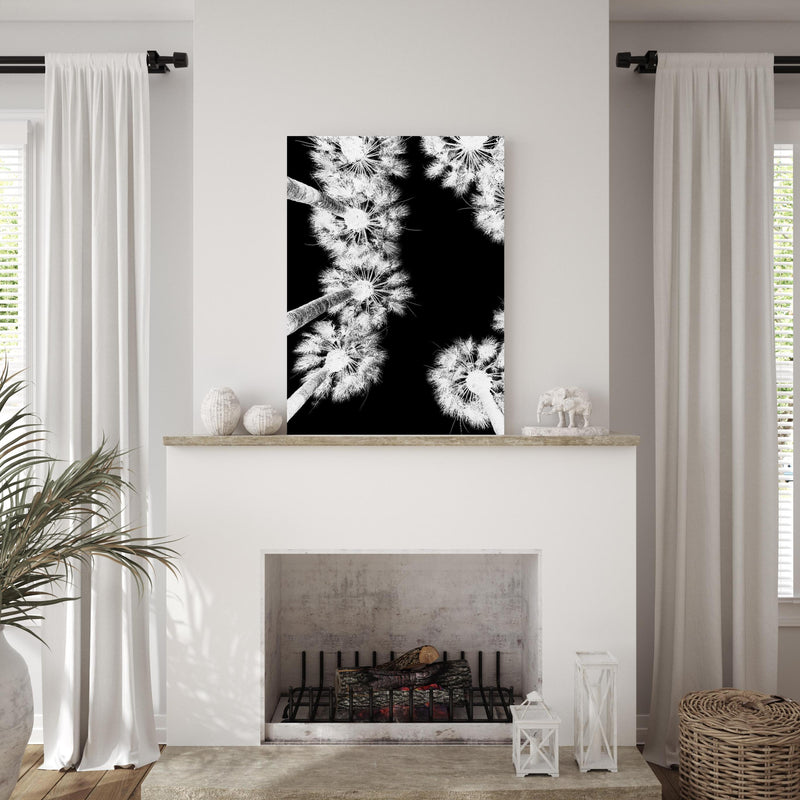 Wandbild - Exotische Palmen - Schwarz-weiß über edlem Kamin mit authentischem Altholz
