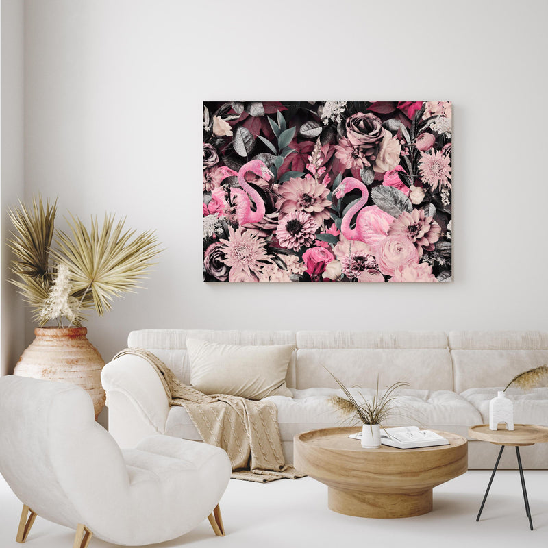 Wandbild - Flamingo Garten - Floral in exotisch eingerichtetem Wohnzimmer über gemütlicher Couch