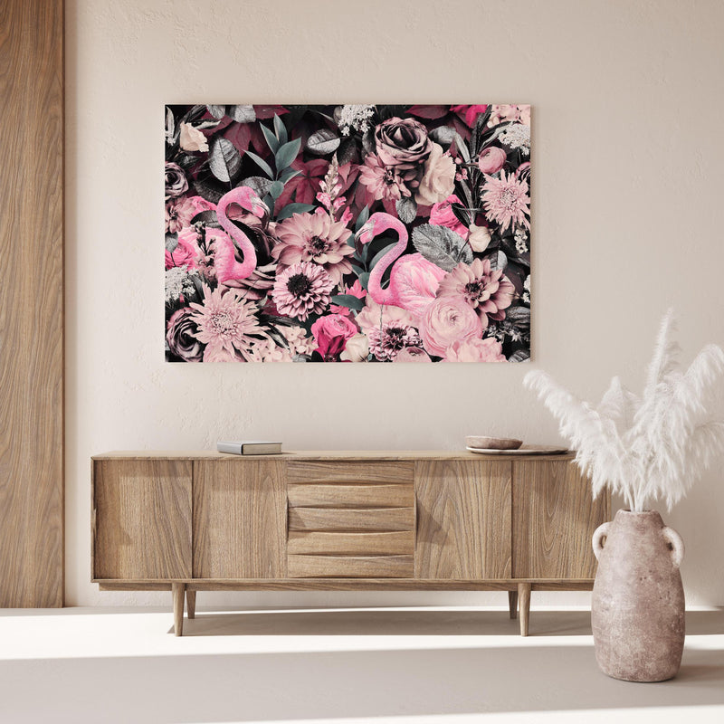 Wandbild - Flamingo Garten - Floral über Holzkommode hinter dekorativer Zimmerpflanze