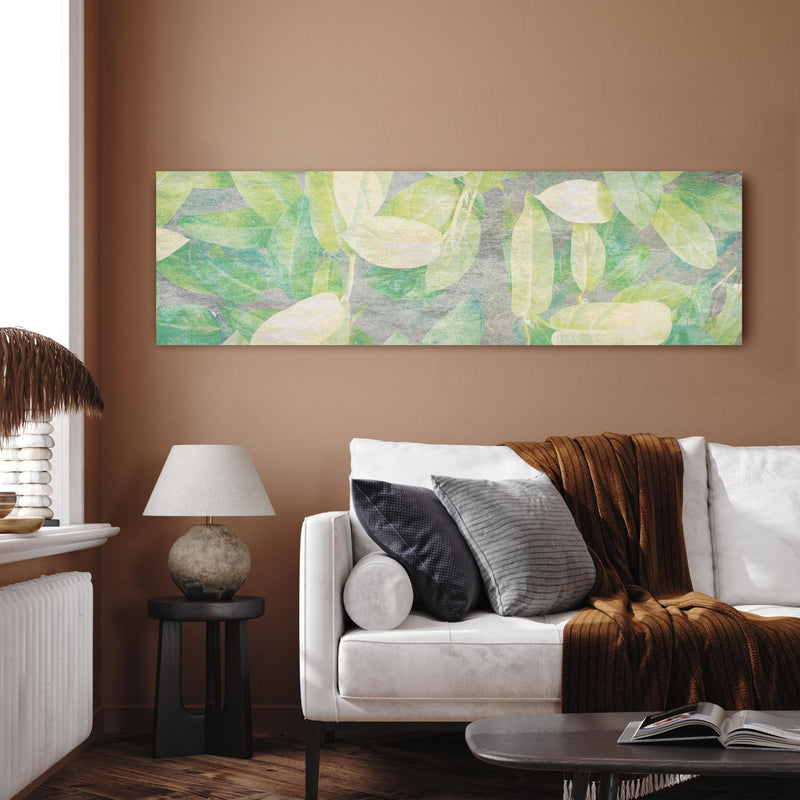 Wandbild - Florale Wand - Gräulich in dekorativem Wohnzimmer über einladendem Sofa