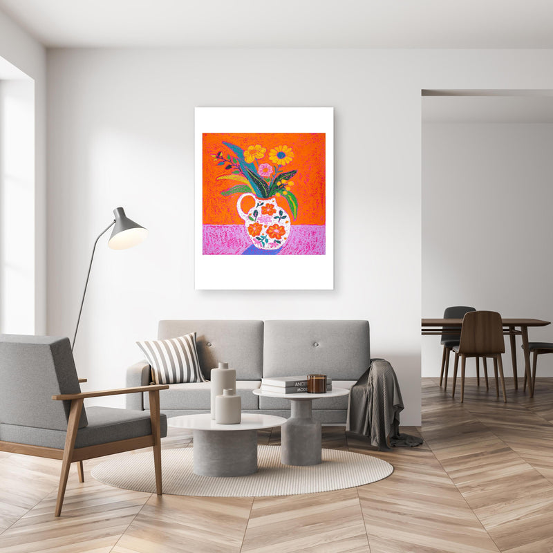 Wandbild - Florales Kunstwerk - Malerei in gemütlichem Wohnzimmer neben grauer Retro-Lampe
