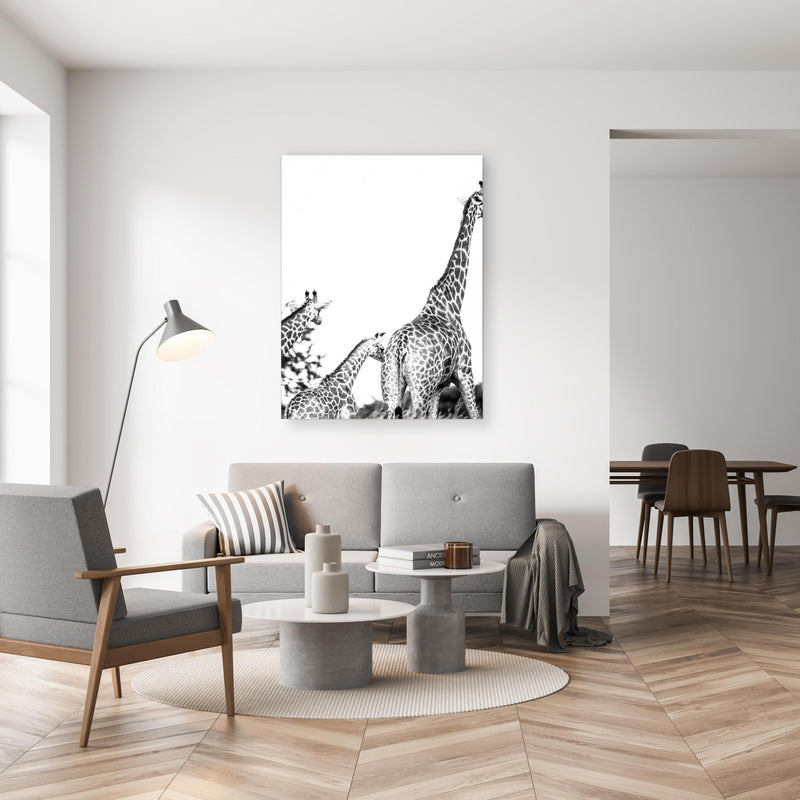Wandbild - Giraffen Familie - schwarz-weiß in gemütlichem Wohnzimmer neben grauer Retro-Lampe