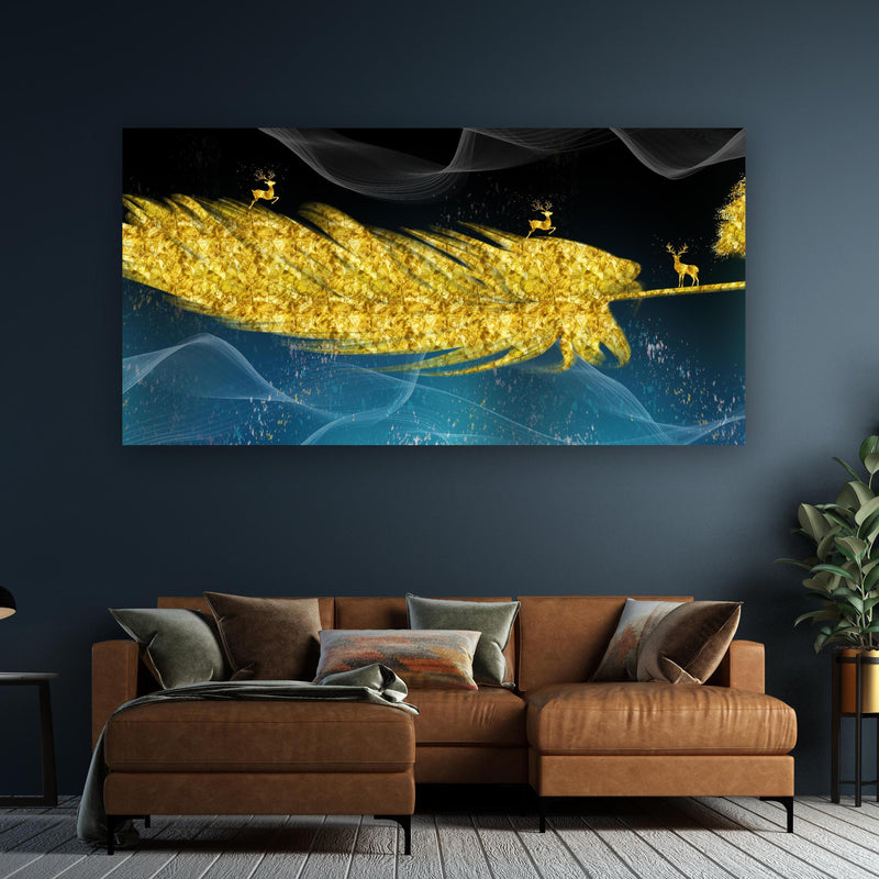 Wandbild - Goldene Feder - 3D Muster an dunkelgrüner Wand über klassischem Sofa