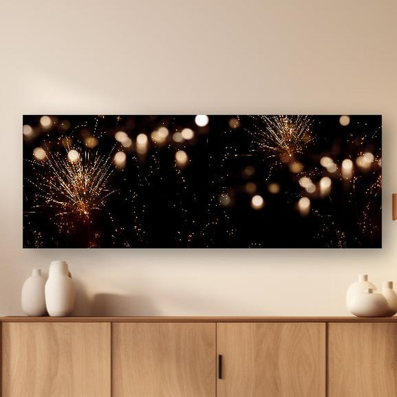 Wandbild - Goldenes Feuerwerk am Nachthimmel in dezentem Wohnzimmer mit geölter Holzkommode Zoom