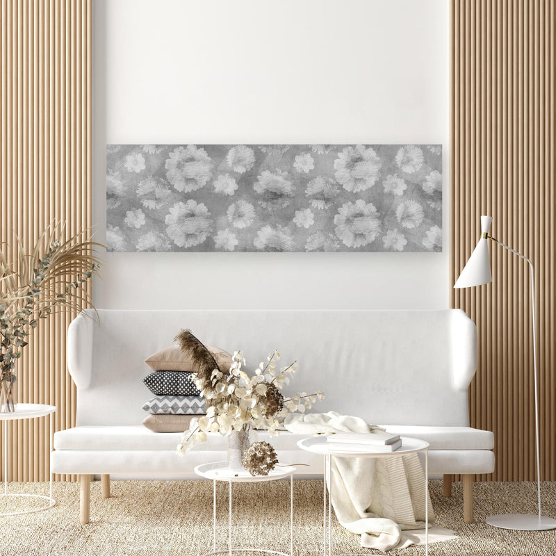 Wandbild - Graue Zement Wand mit weißem Blumenmuster in extravagant gestaltetem Raum mit minimalistischer Couch-rechteckig